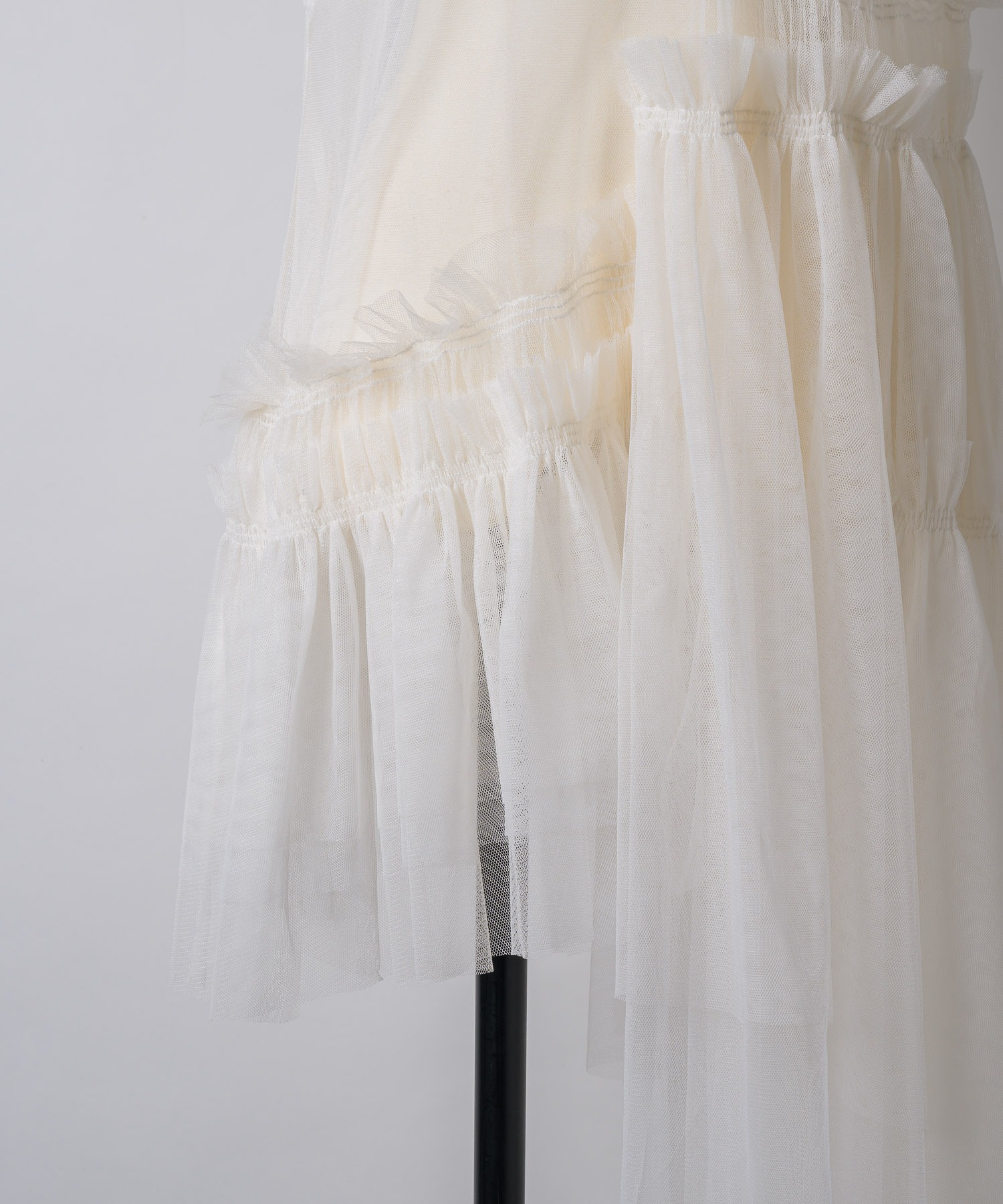 フレンチスリーブレイヤードギャザーチュールデザインtops