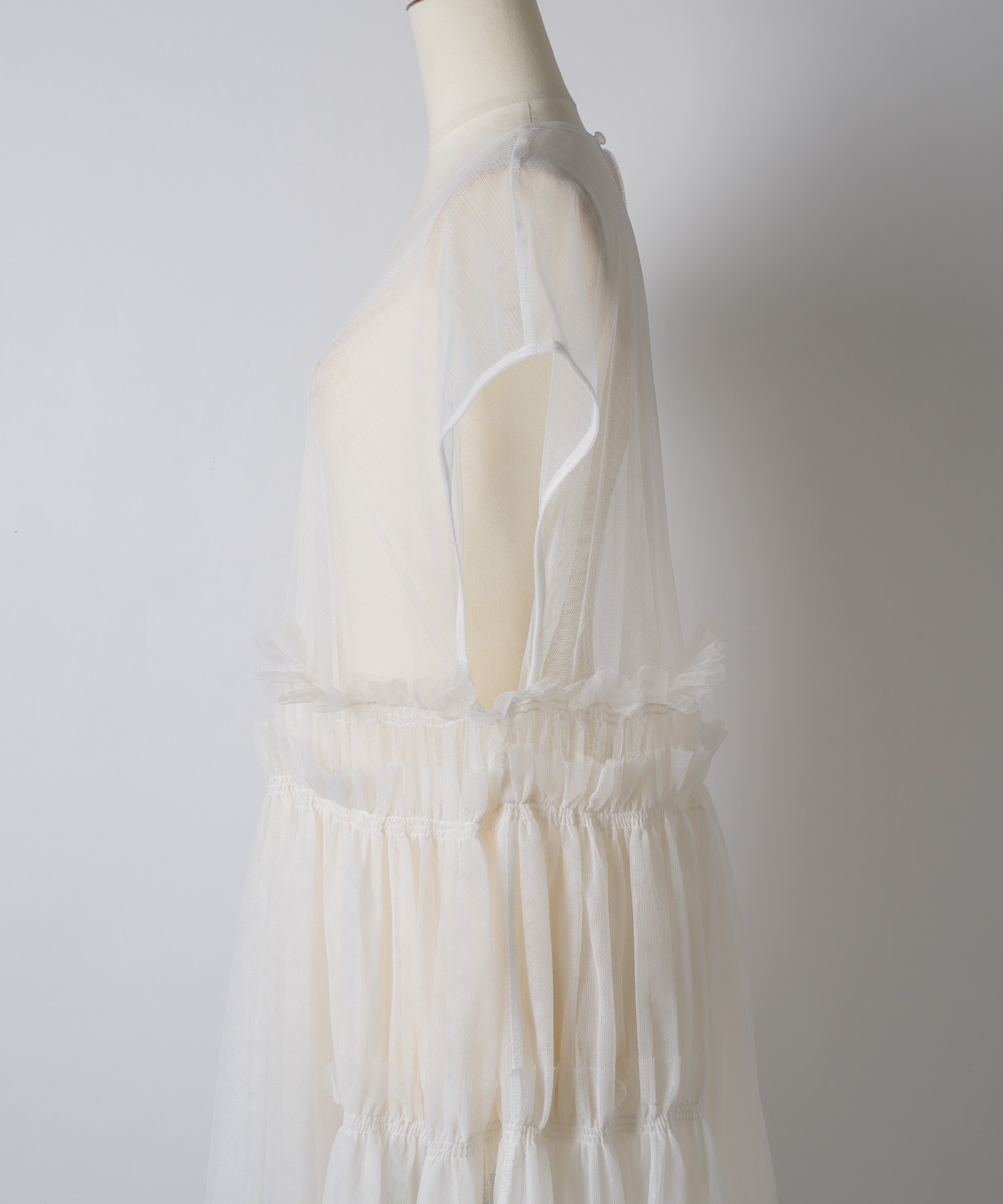 フレンチスリーブレイヤードギャザーチュールデザインtops