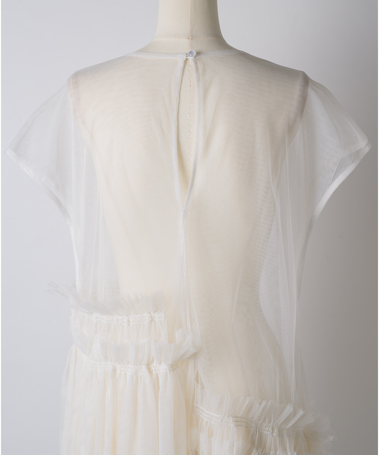 フレンチスリーブレイヤードギャザーチュールデザインtops