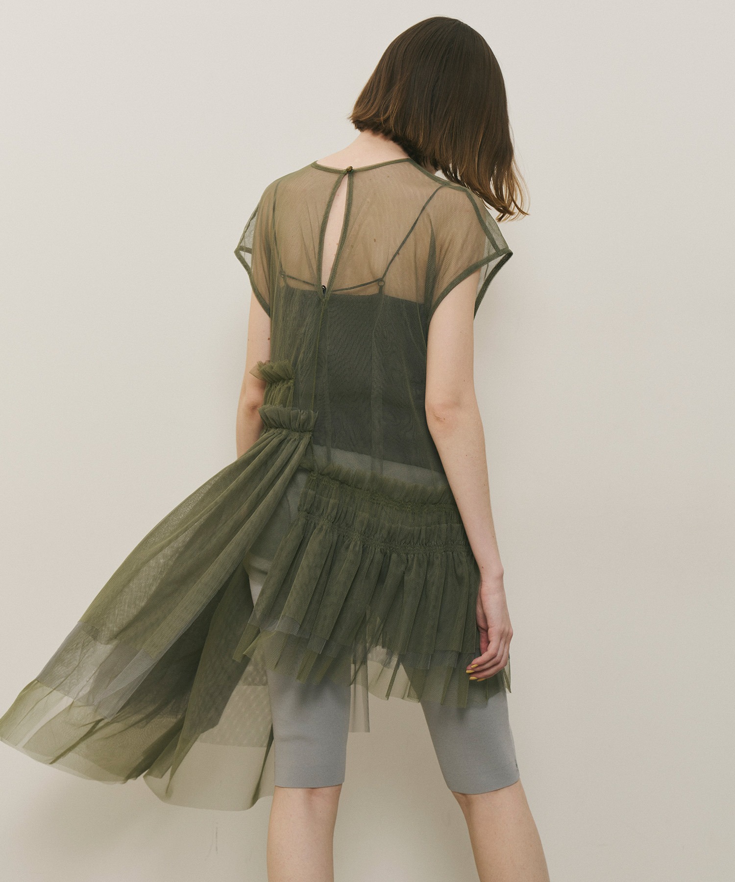 フレンチスリーブレイヤードギャザーチュールデザインtops