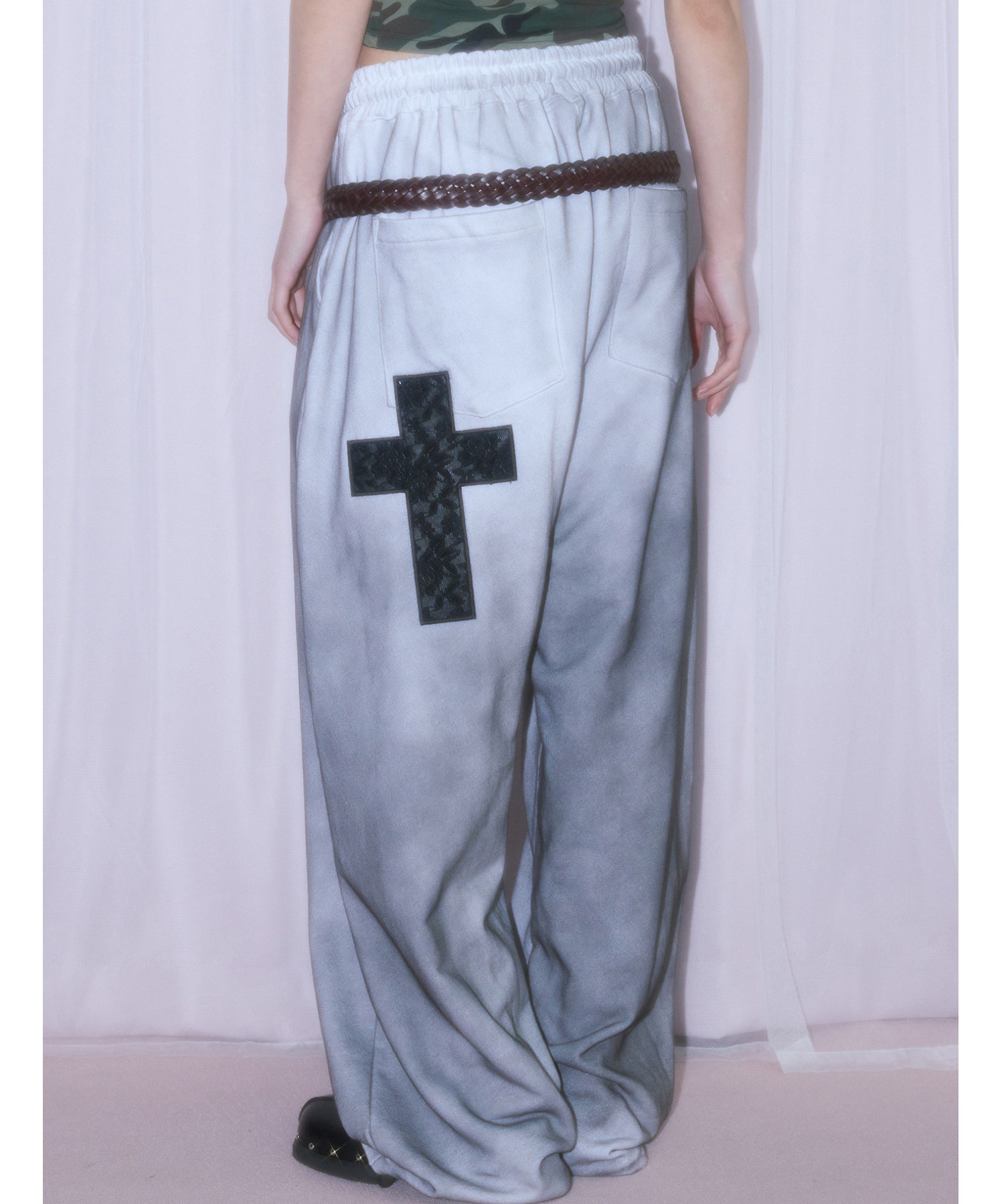 A'GEM/9 × .kom 『NIIER NOR/ニーアノア』 LACE CROSS SWEATPANTS