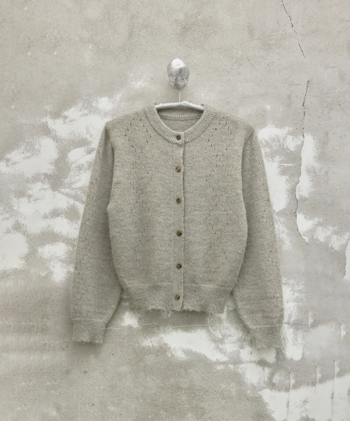 Argyle Punching Knit Cardigan — кардиган с аргайл‑принтом, бежевый