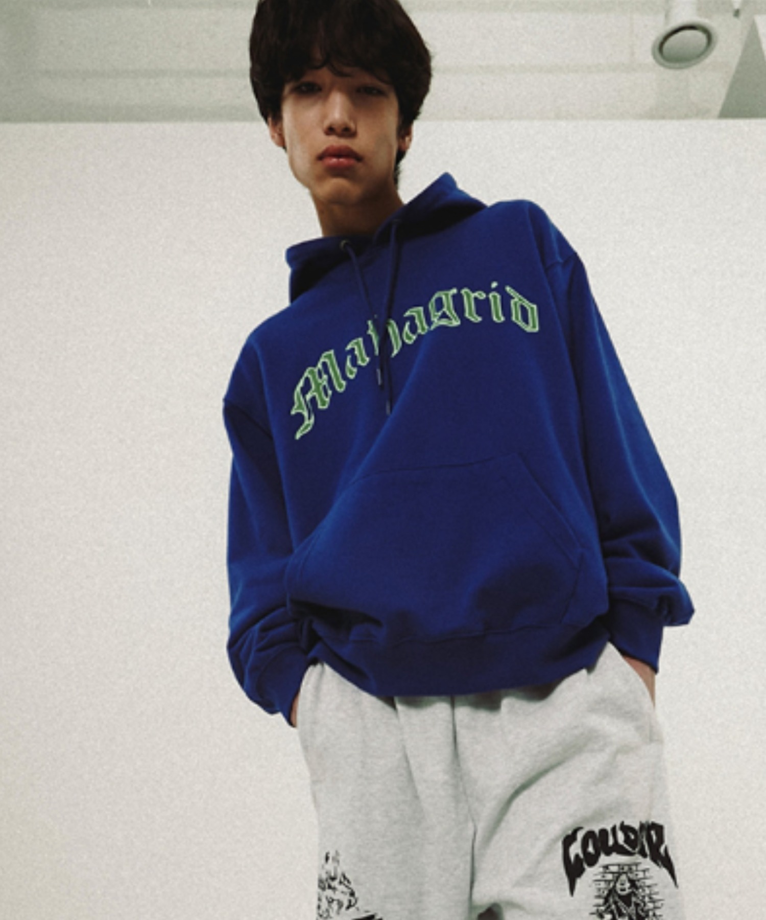 mahagrid/マハグリッド』GOTHIC LOGO HOODIE/ゴシックロゴ プル
