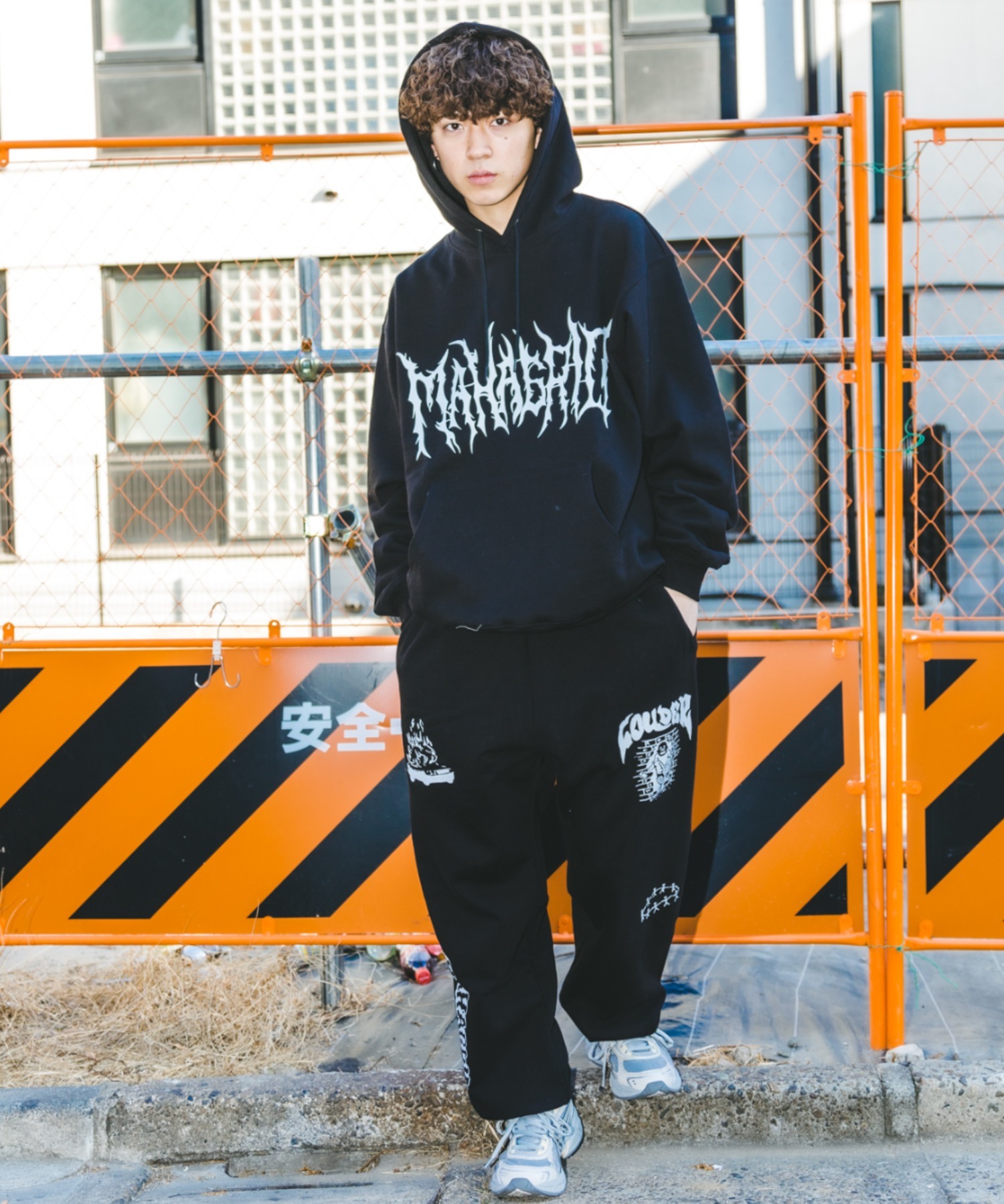 mahagrid/マハグリッド』GOTH LOGO HOODIE/ゴスロゴ プルオーバーパーカー-