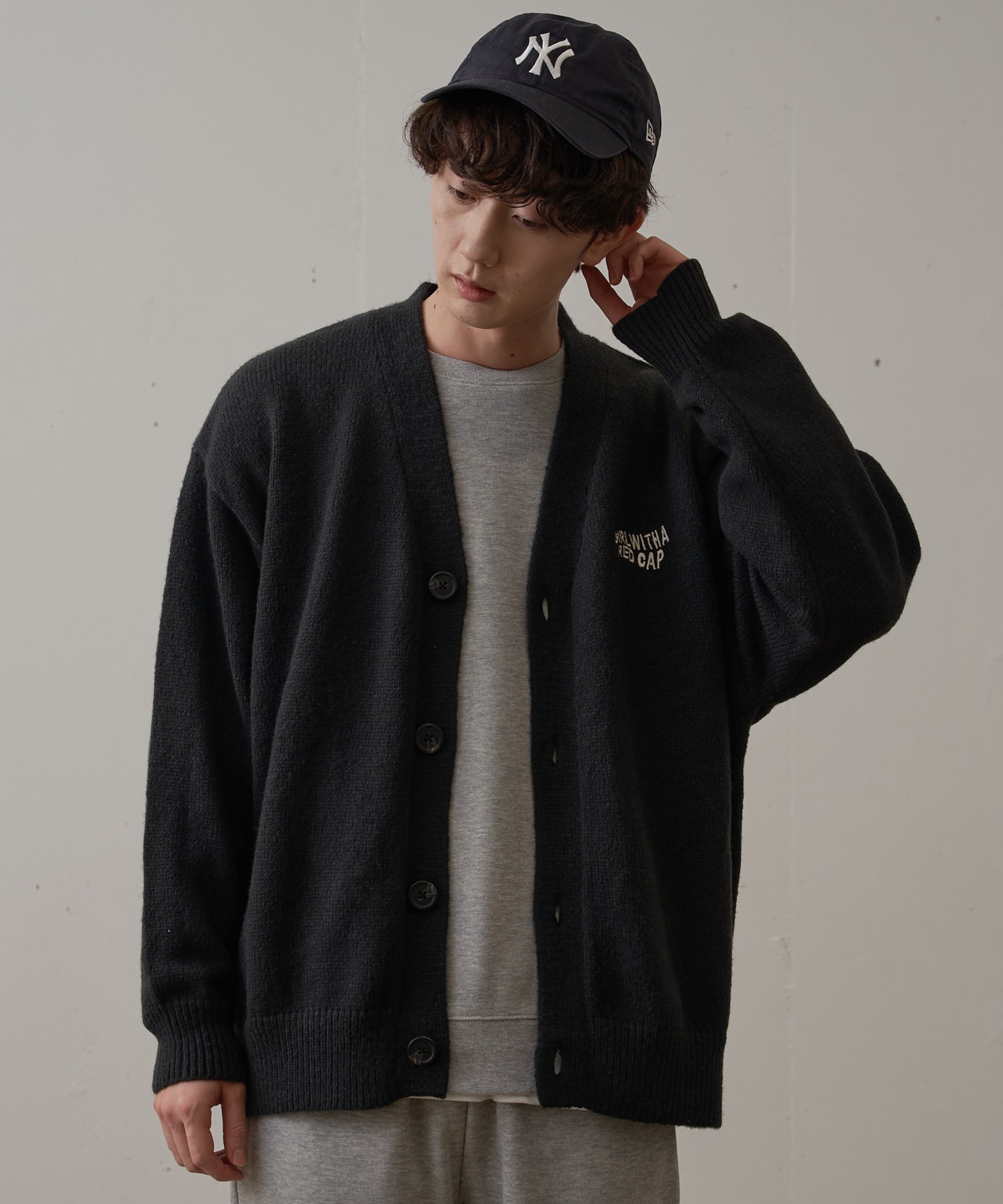 [UNIIT × RED CAP GIRL] Backyrast — джагардовый вязаный V‑neck кардиган, большая размерная сетка.