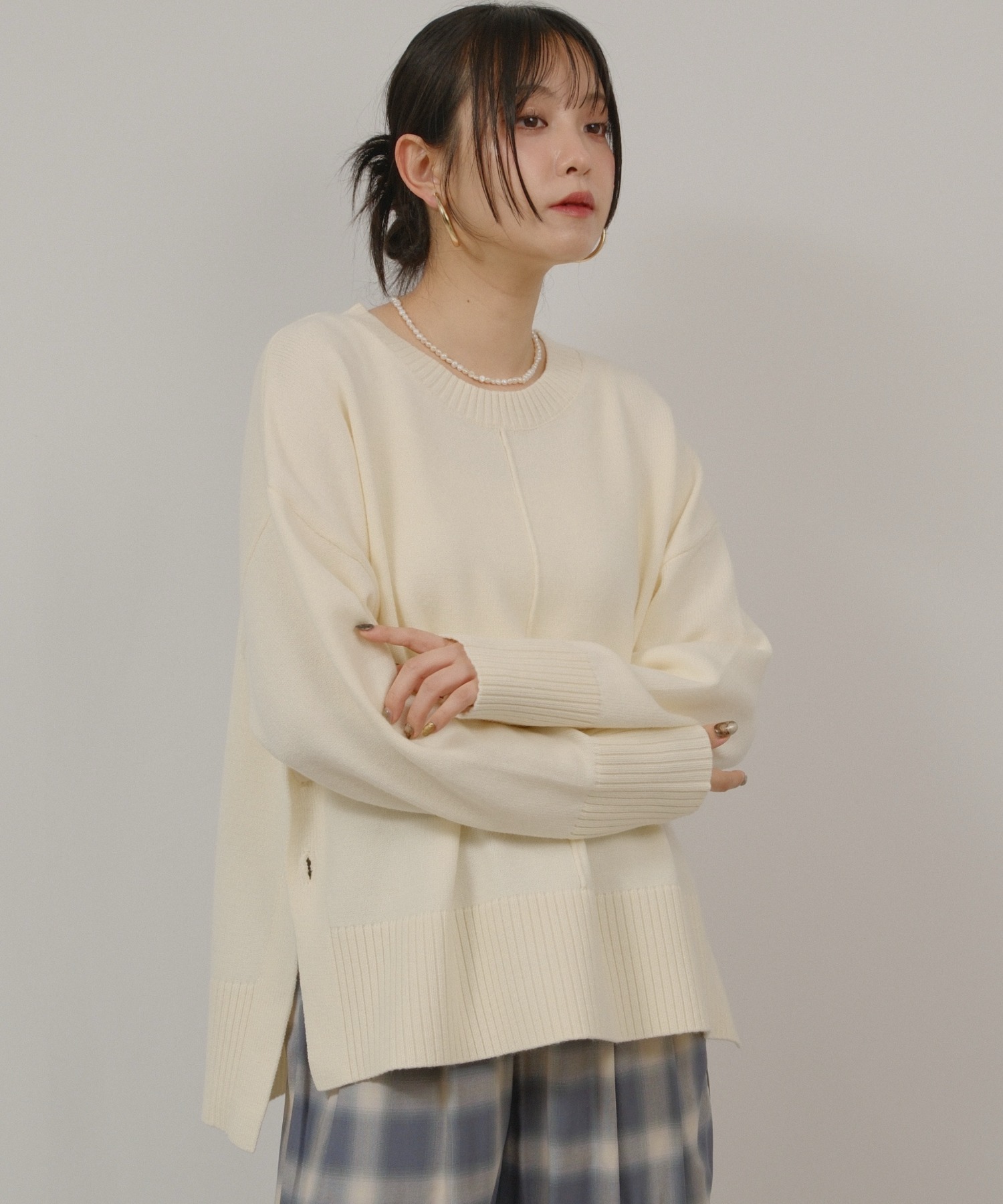 サイドスリットニット　オフホワイト　新品未着用 サイドスリットボタンデザインもっちりニット Palm Riche│Eimee Law