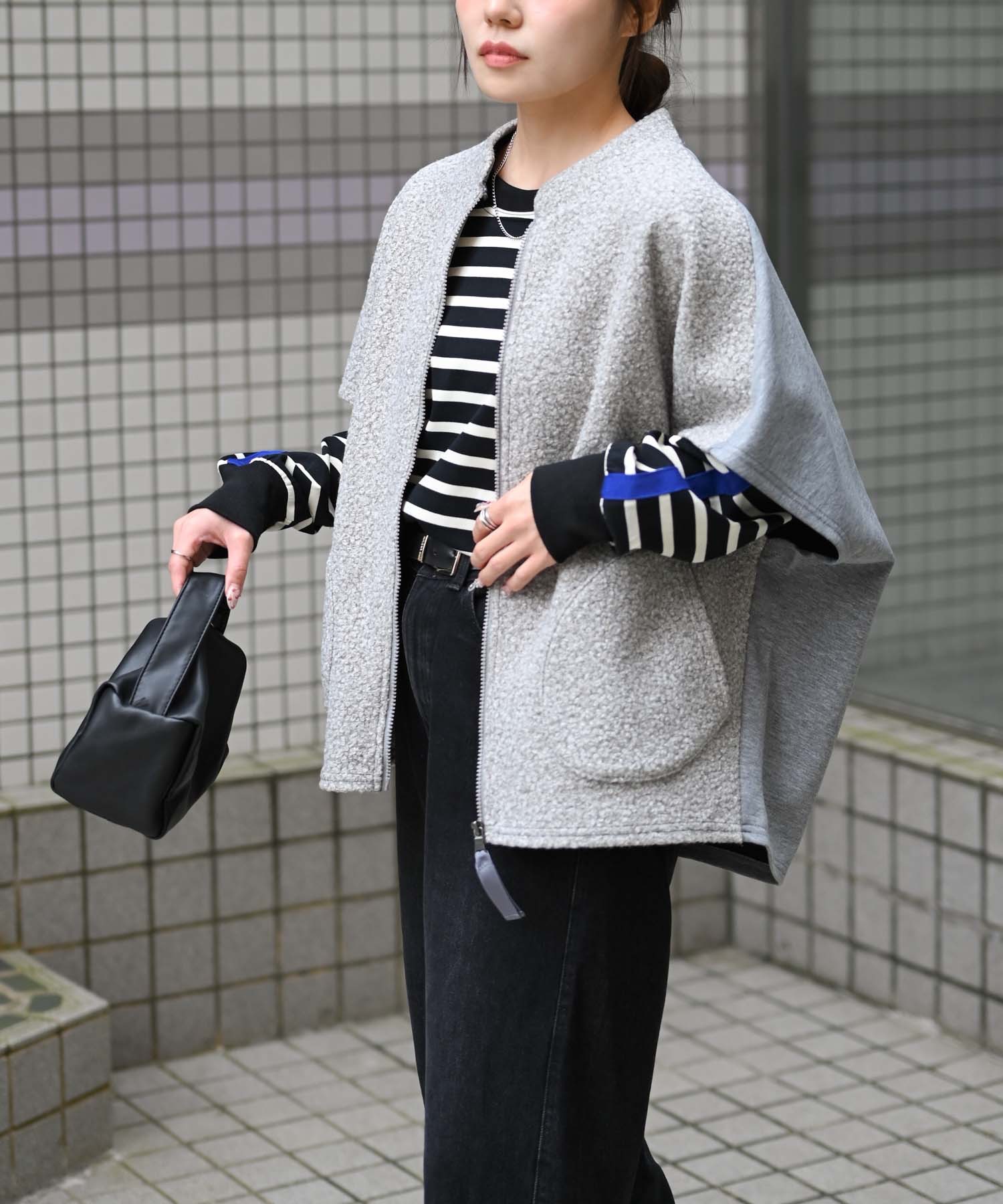 ライトグレー