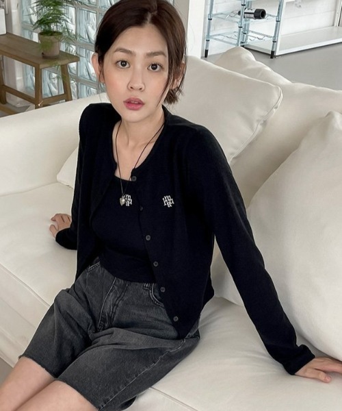 A'GEM/9 × .kom『muah muah/ムーアムーア』 LOGO SLIM FIT KNIT