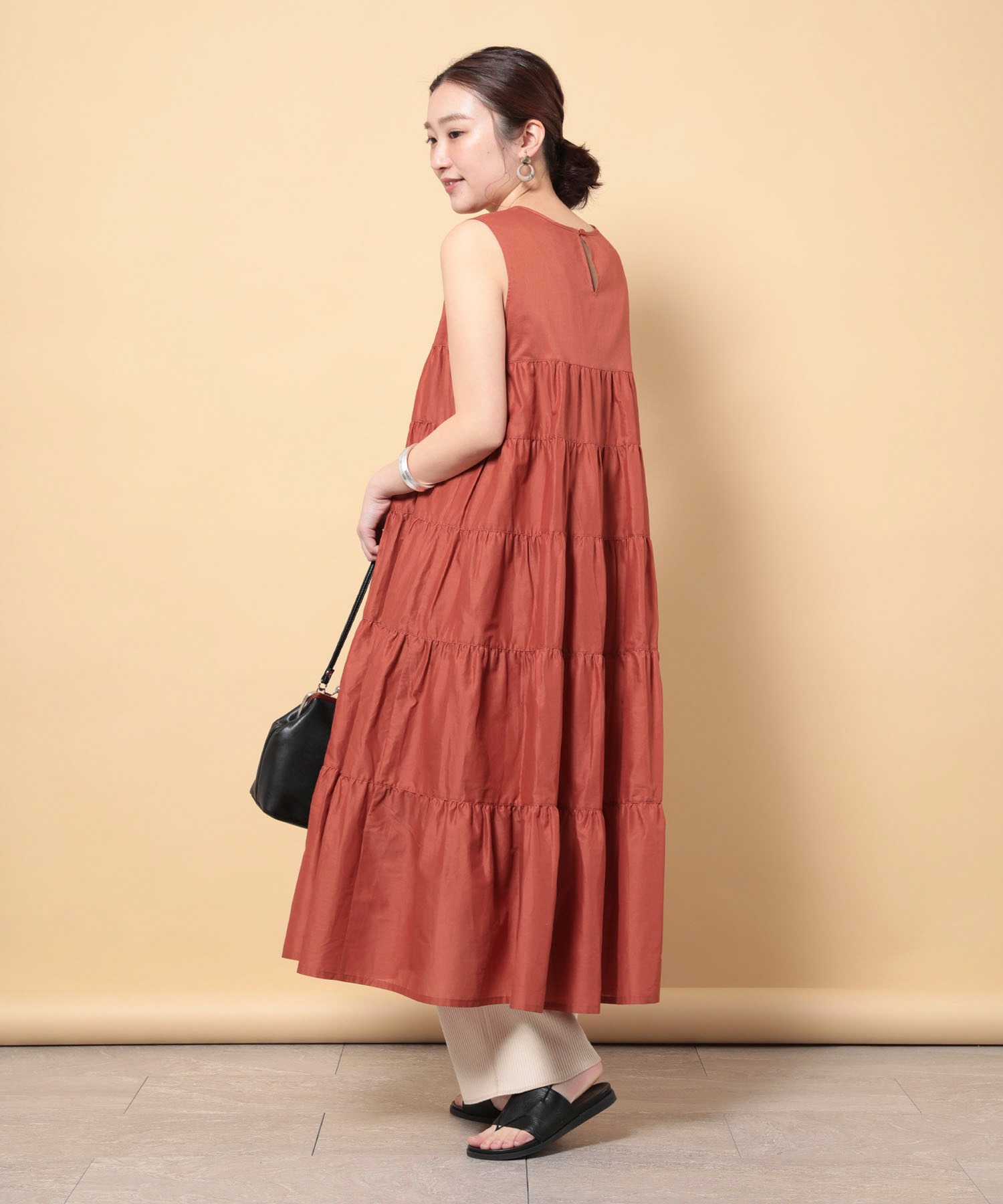 ノースリーブティアードワンピース