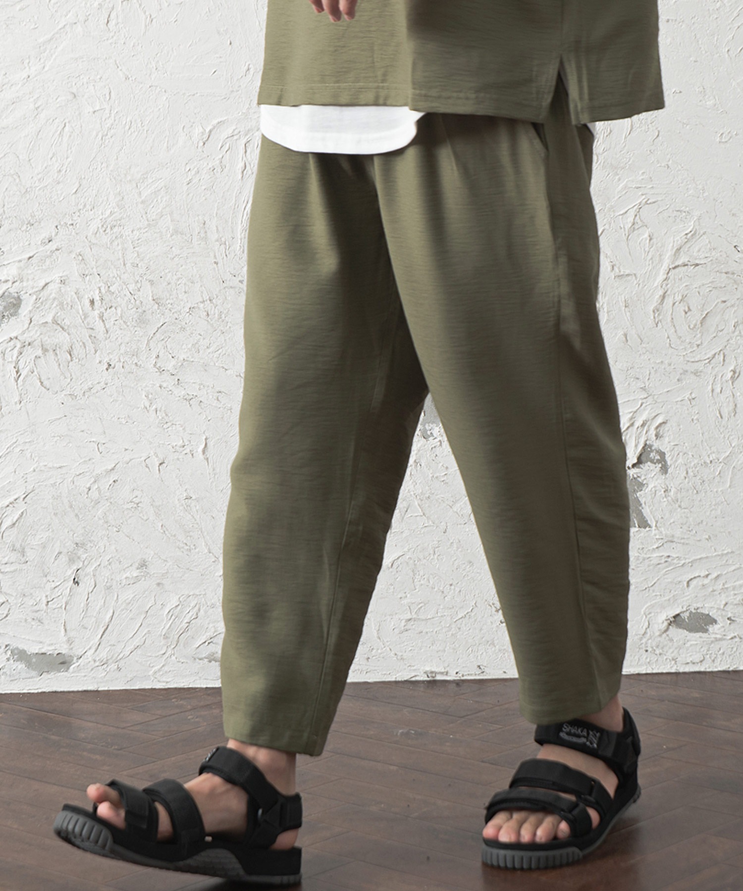 Minorityメンズとろみ素材アンクル丈イージーパンツ ブランド品専門の 同素材のセットアップ商品あり