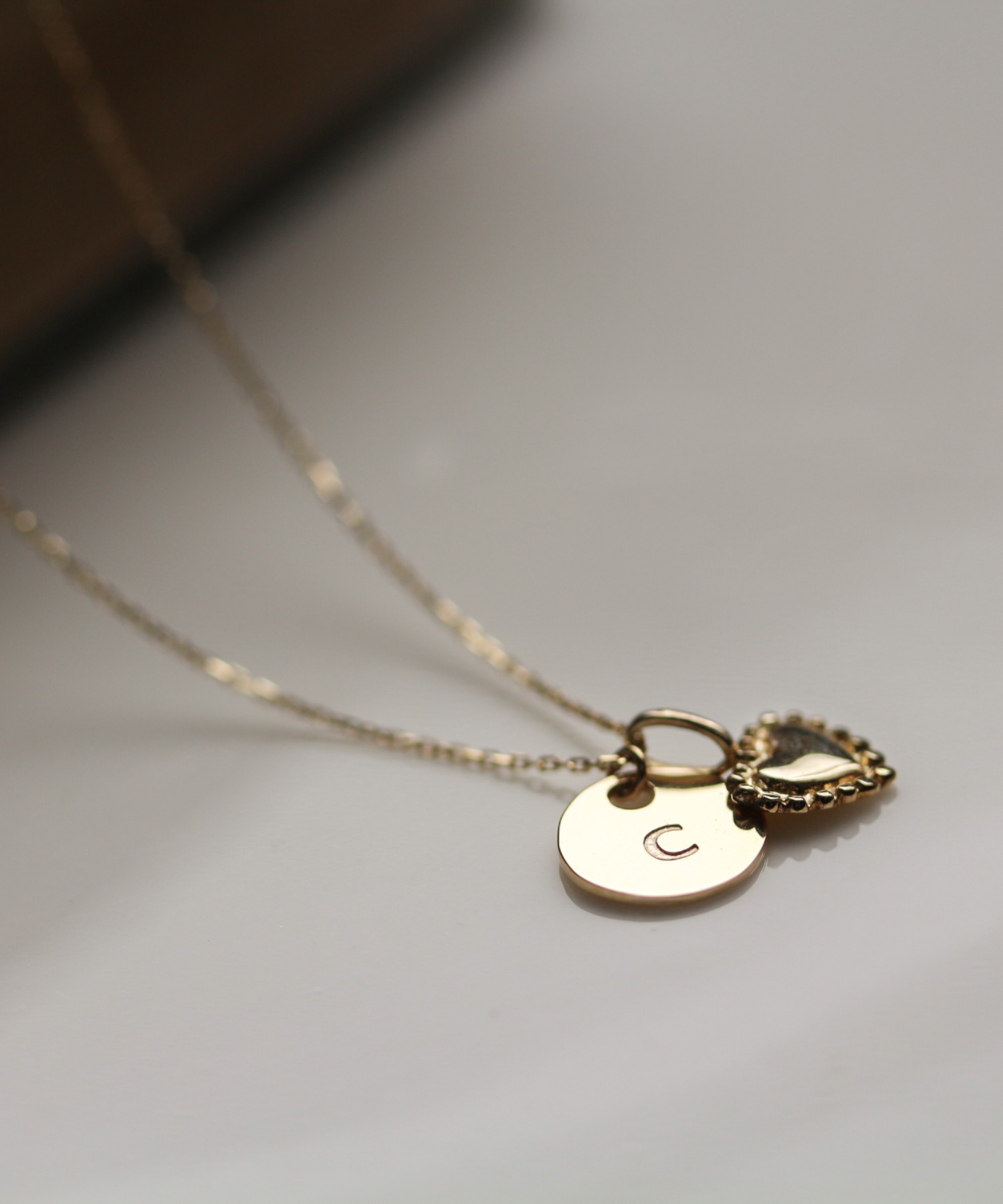 ゴールド コイン イニシャル ネックレス | K10YG