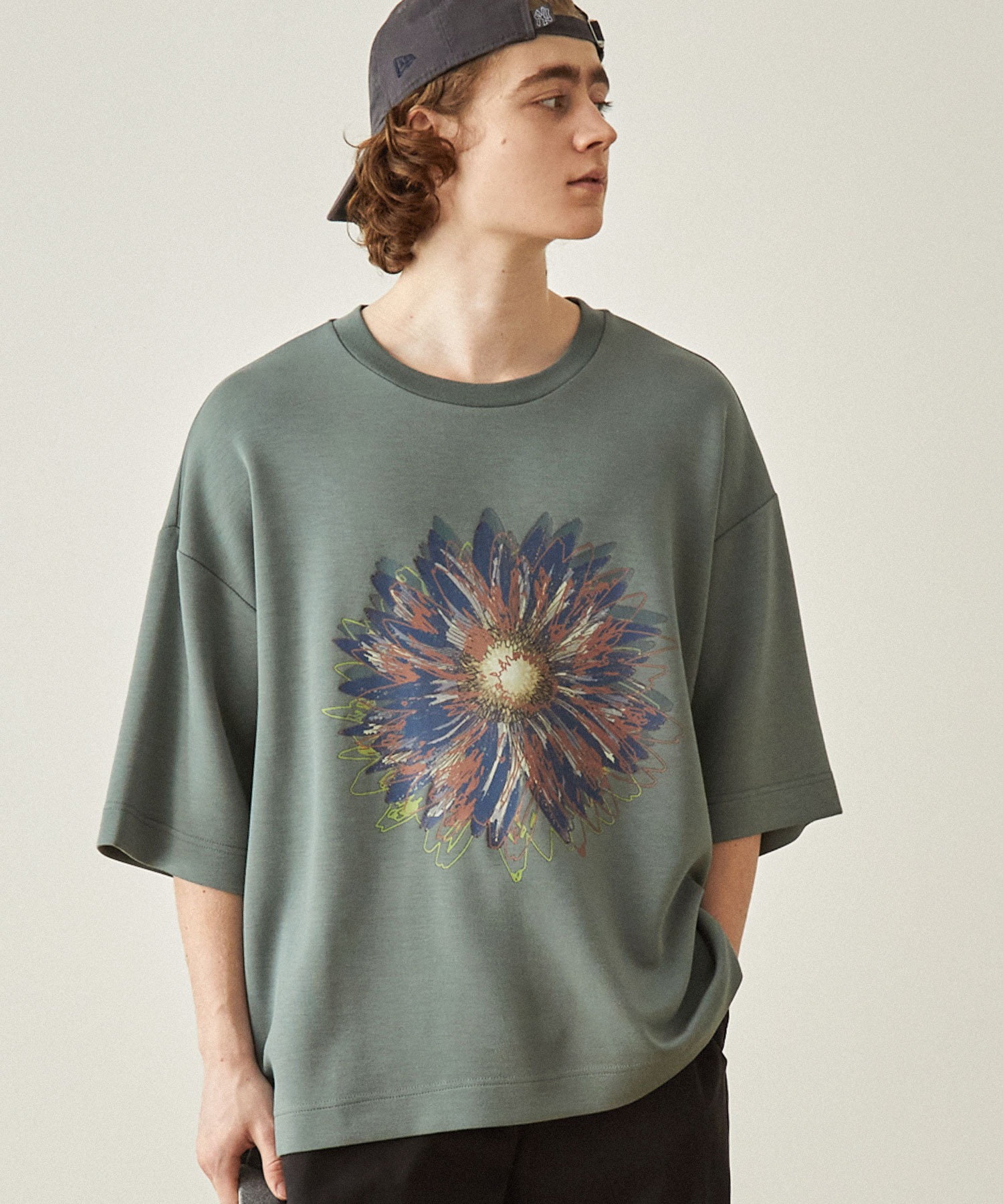 オーバーサイズフラワーアートグラフィック半袖Tシャツ EMMA CLOTHES