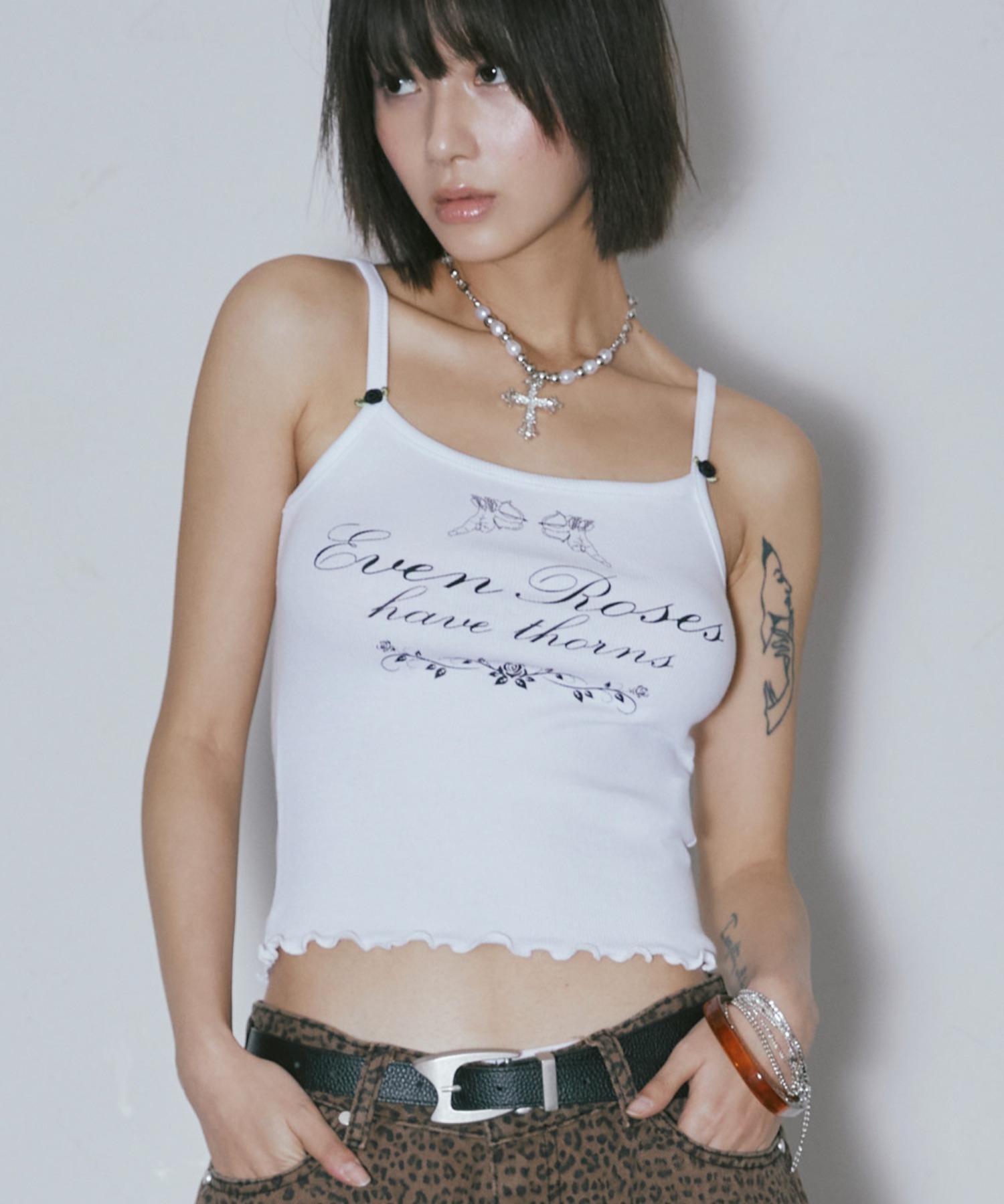 ブラウス シャツ A'GEM/9 × .kom 「NIIER NOR/ニーアノア」 ROSE SLEEVELESS SHIRT/ローズ スリーブノース A'GEM/9 × .kom 『NIIER NOR/ニーアノア』 ROSE SLEEVELESS