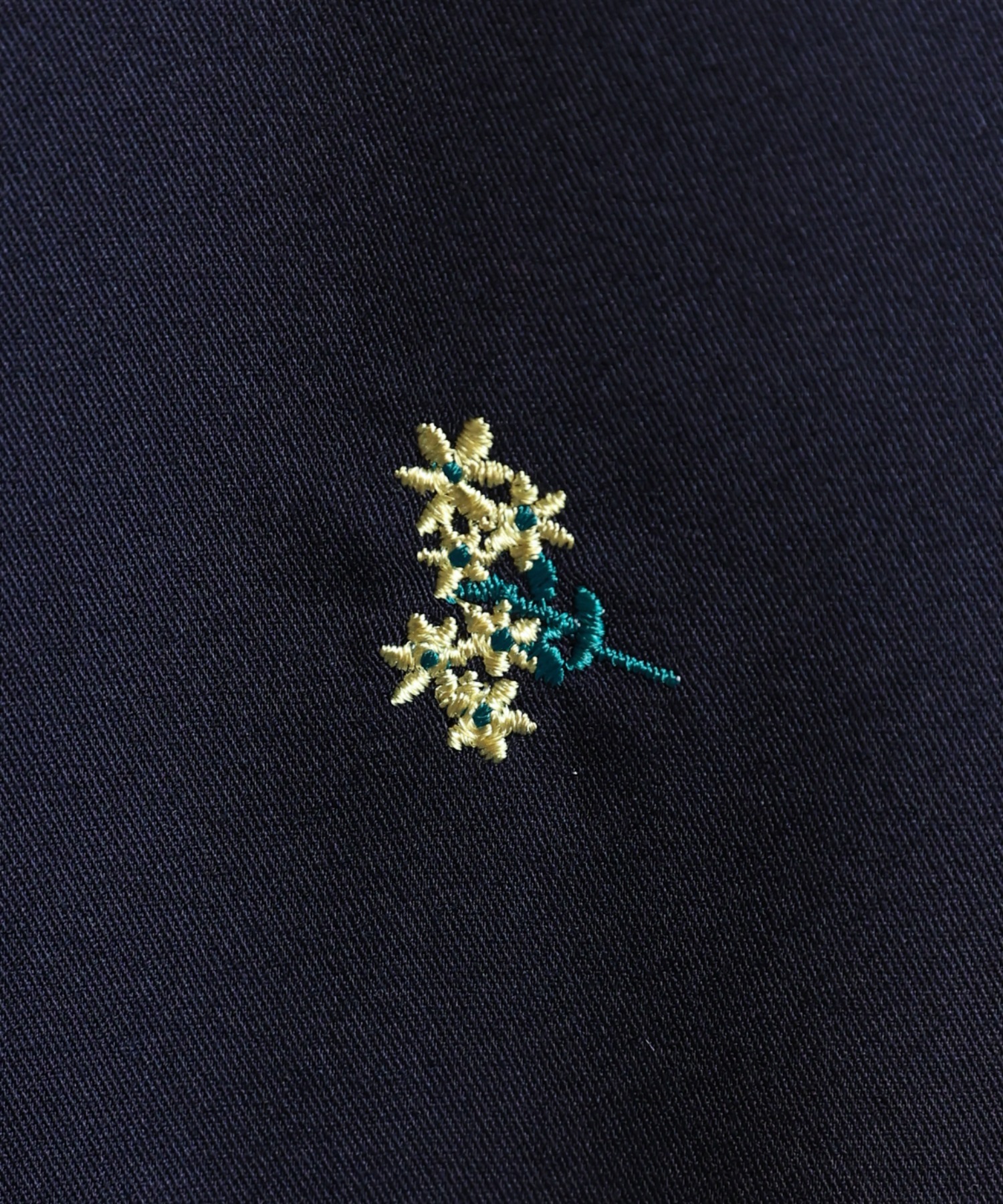 刺繍を拡大するとこのような感じです