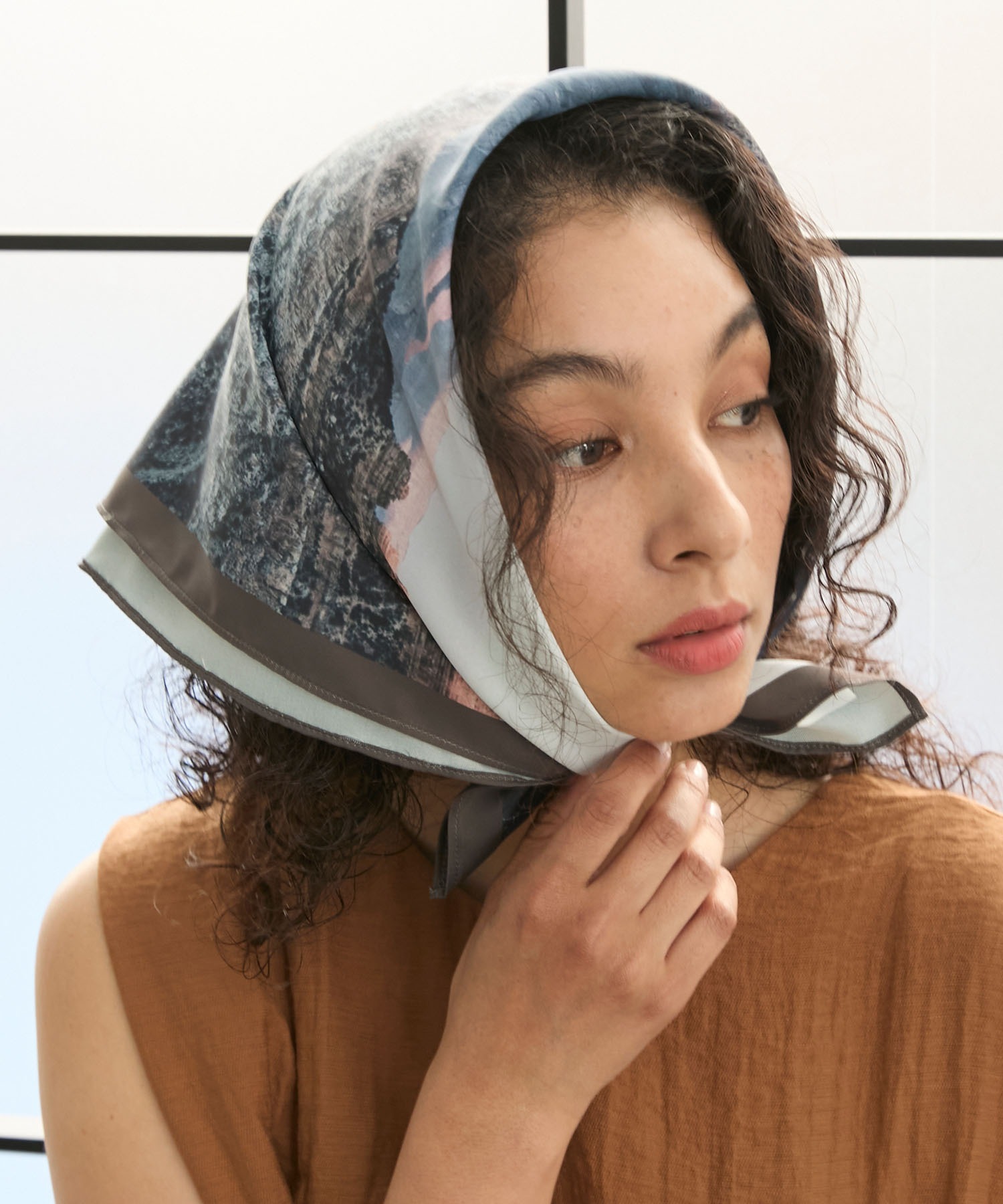 MAXMARA グラフィックプリントスクエアスカーフ Graphic print scarf / グラフィックプリント スカーフ Stroove