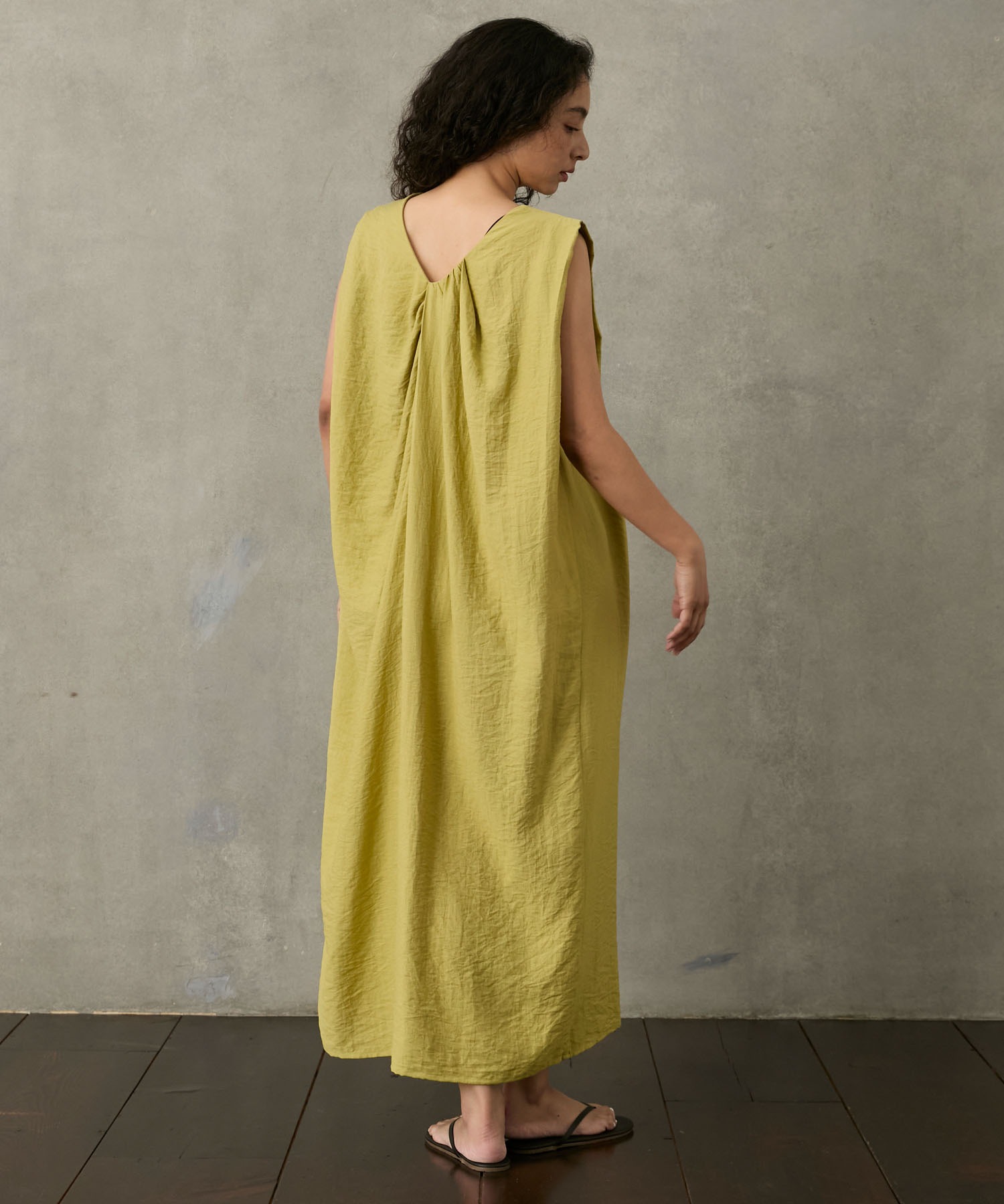 今季一番 relaxed design Back sleeveless バック / one-piece long レディースウェア