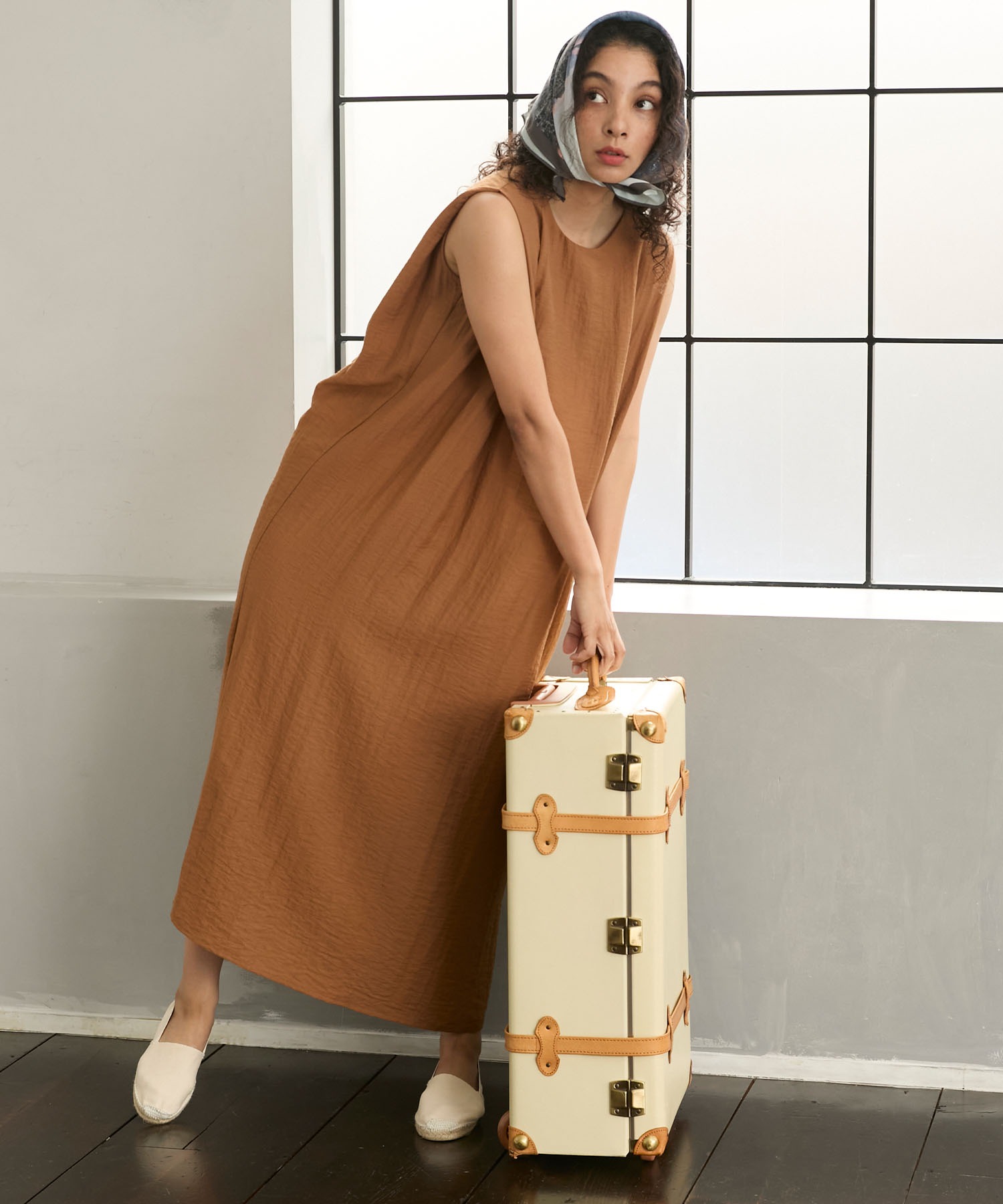 Back design relaxed sleeveless long one-piece / バック