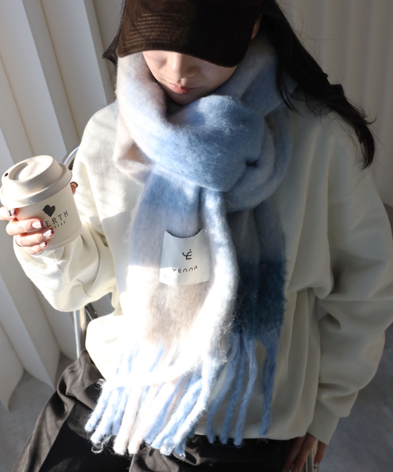 ブルー