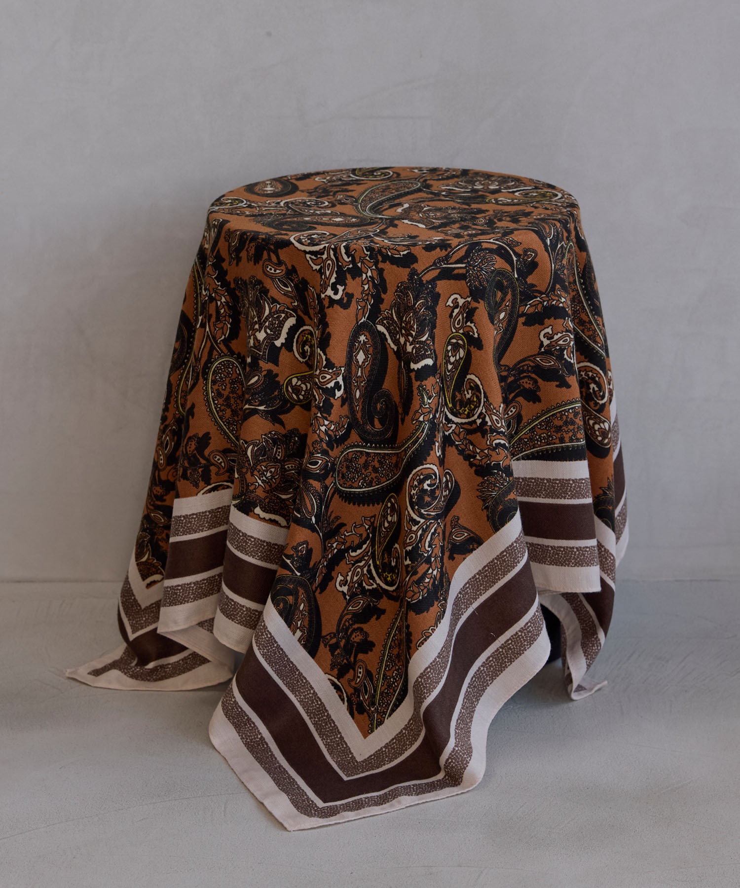 Vakt. ペイズリースカーフ forksy.】ペイズリー柄大判マルチスカーフ forksy.│MONO-MART