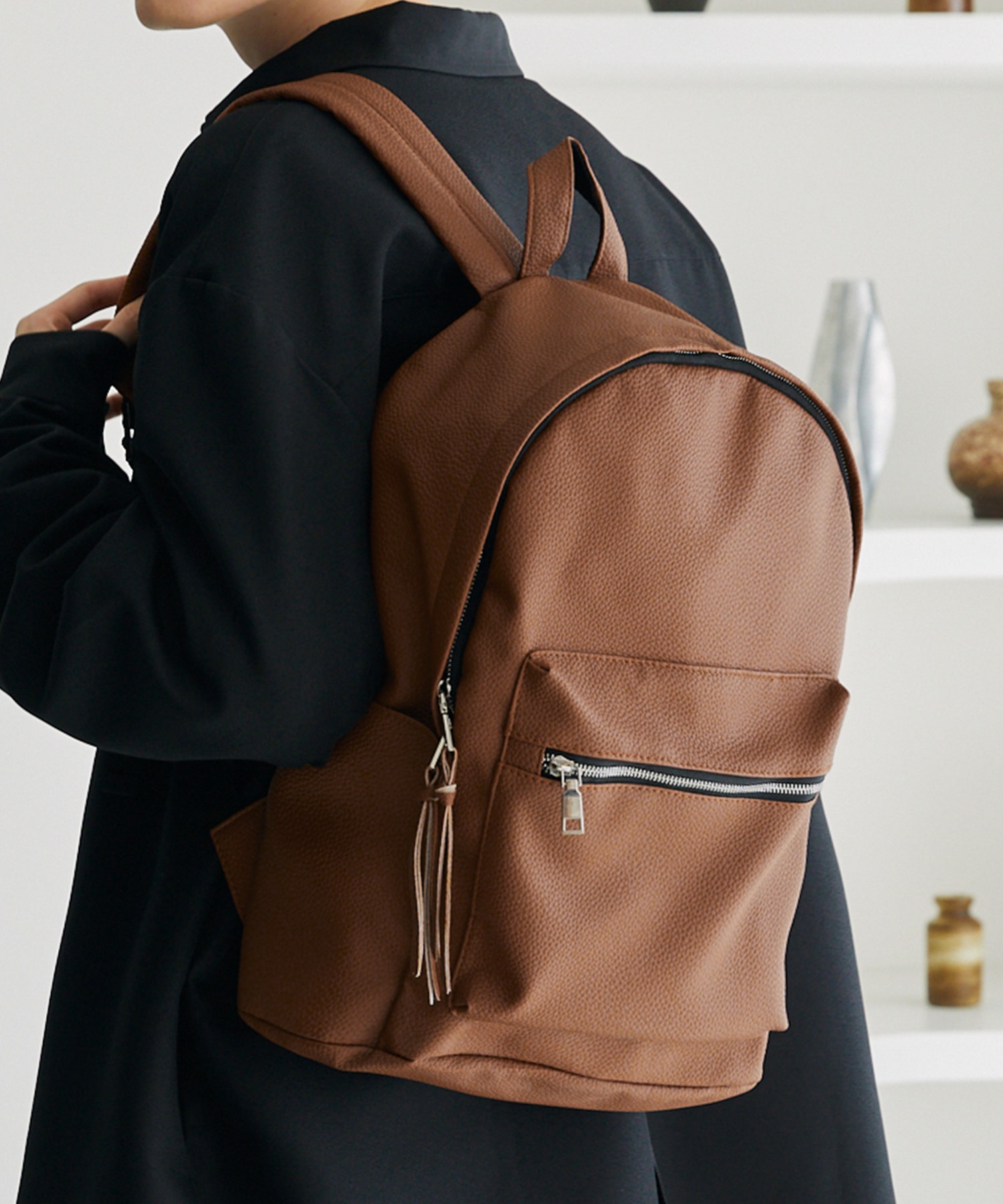 BASIC NEOLEATHER BACKPACK/PUレザーバッグパック