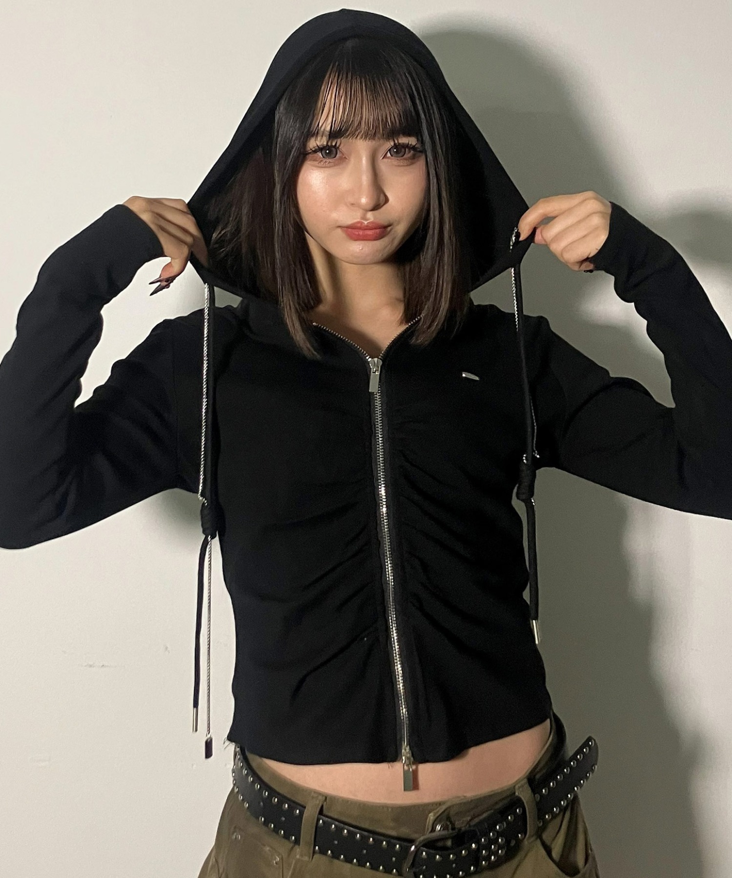 KOM/ドットケーオーエム』Center Ruched Zip-Up Hoodie / センター