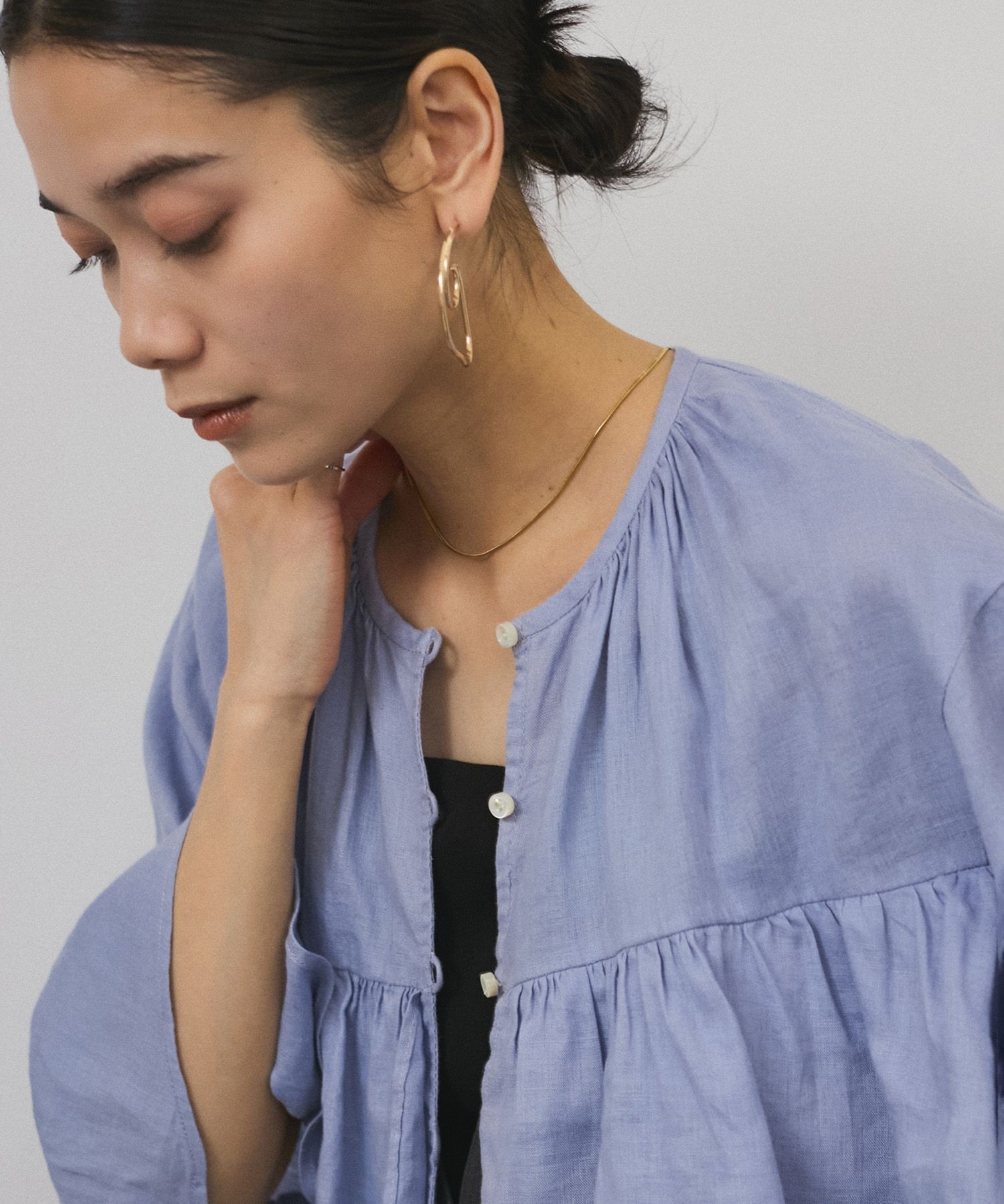 WEB限定】ヨーロピアンフラックスリネンフリルブラウス