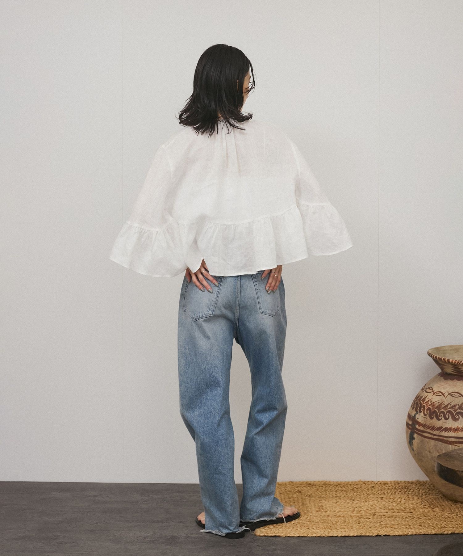 WEB限定】ヨーロピアンフラックスリネンフリルブラウス