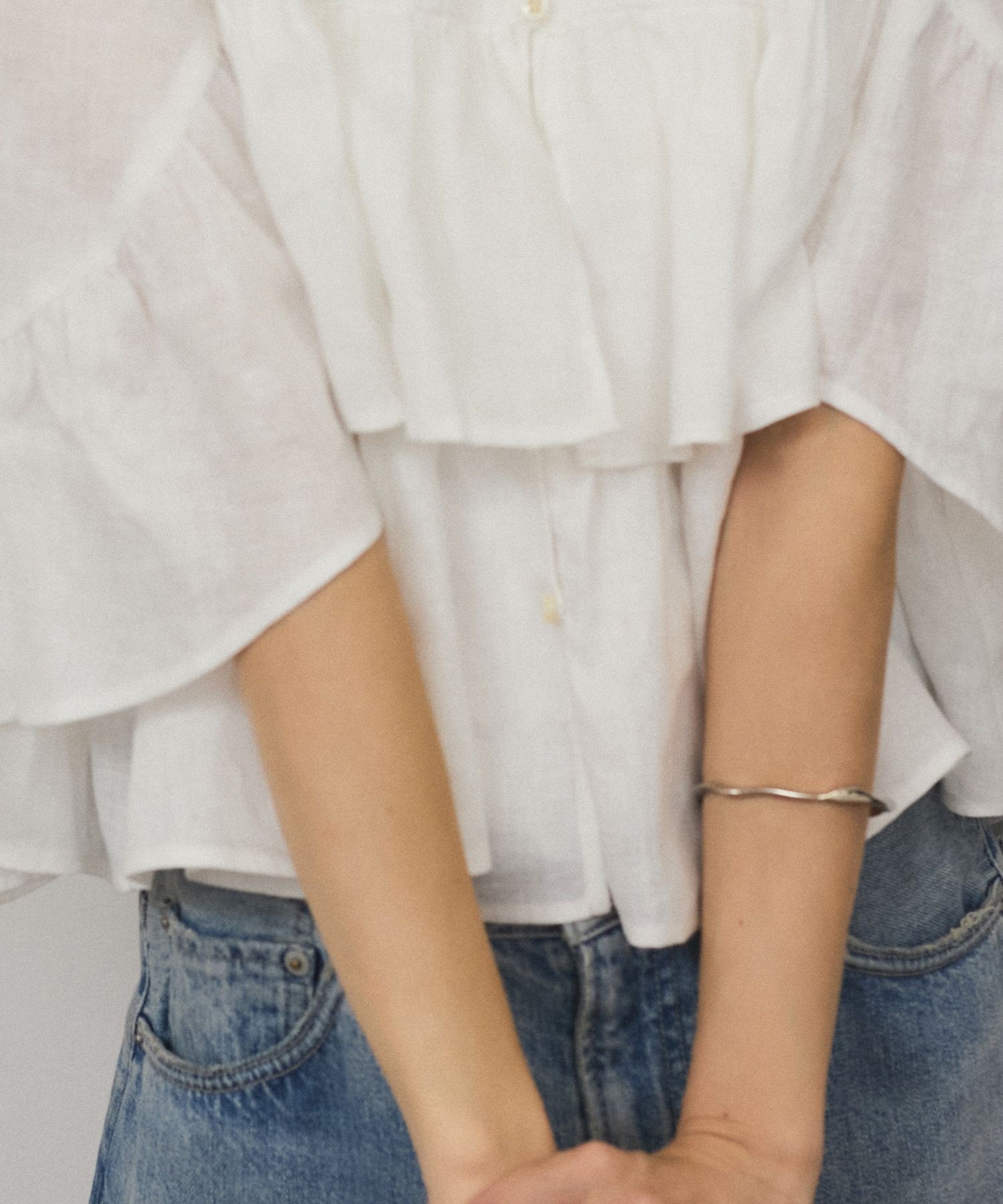 WEB限定】ヨーロピアンフラックスリネンフリルブラウス