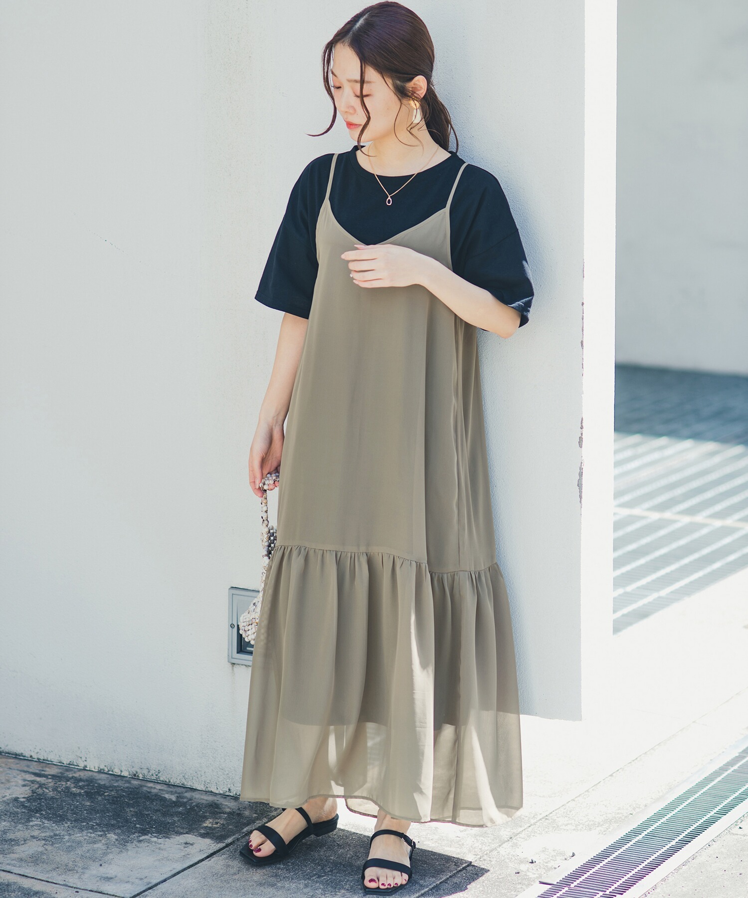 これさえあればコーデが完成 着まわし力自慢のキャミワンピースとシンプル