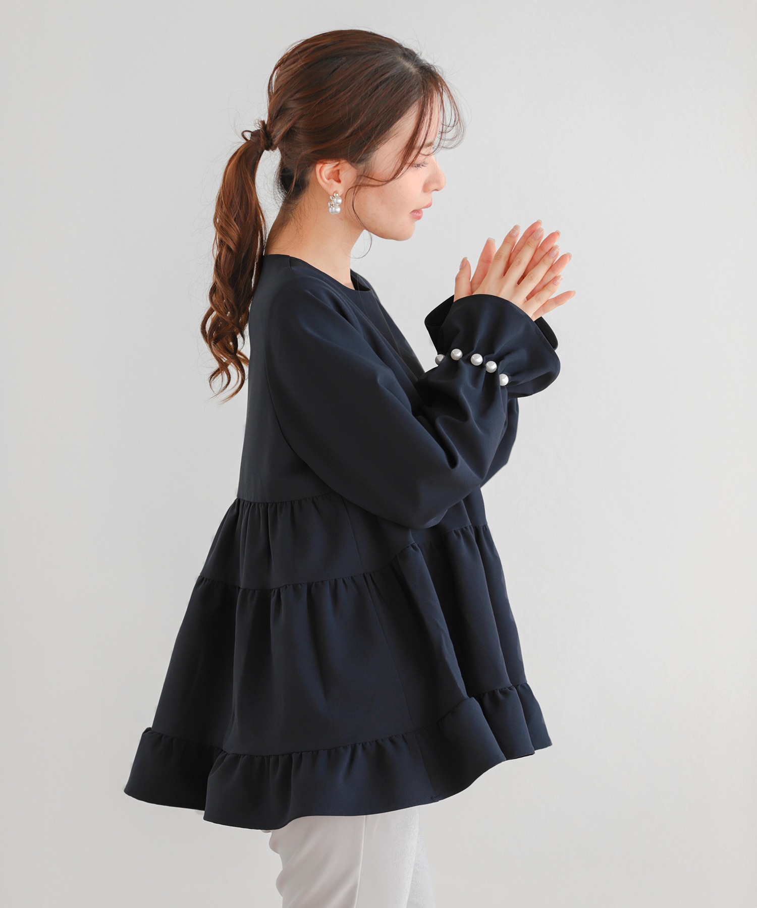 タックパール袖ティアードトップス