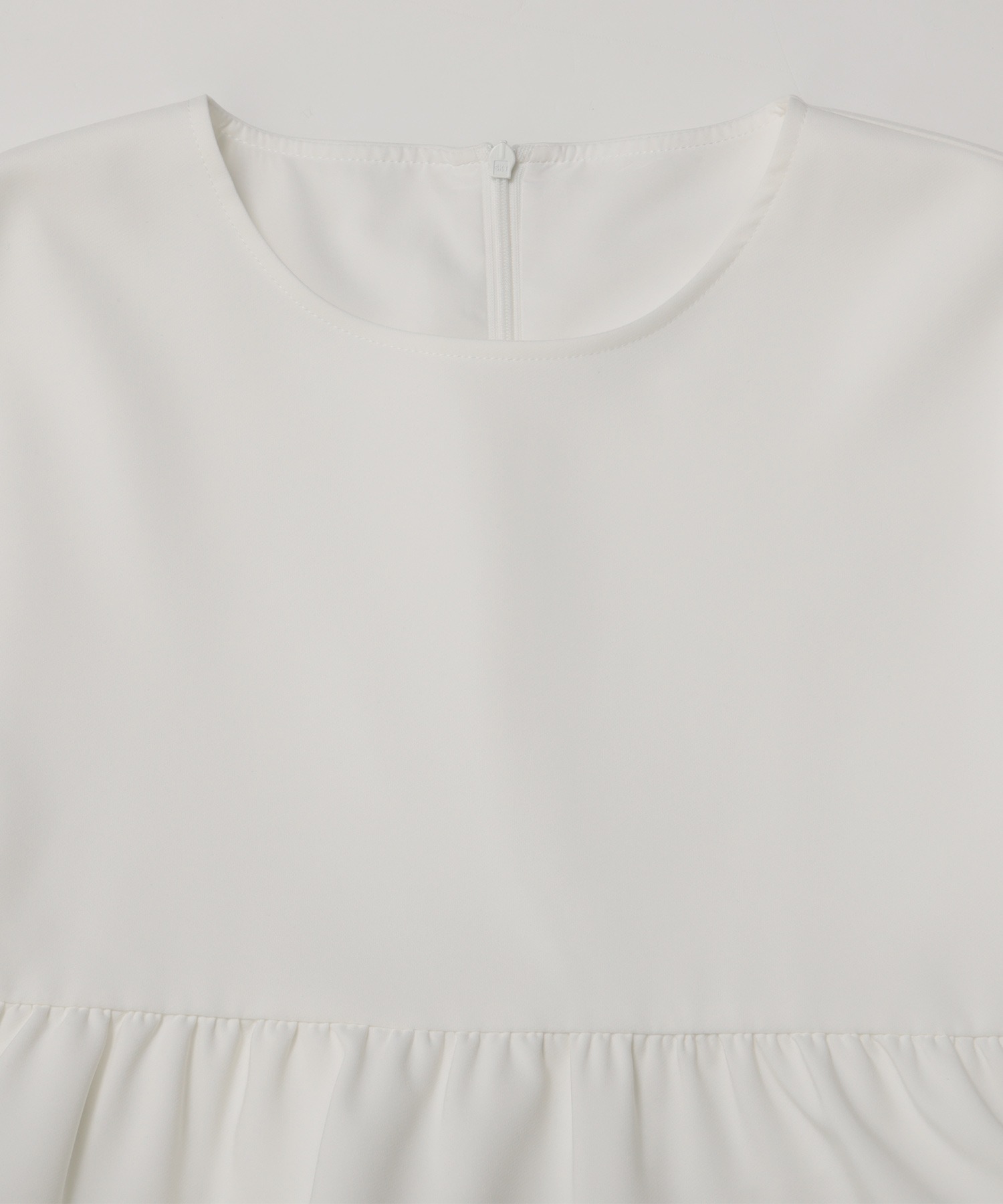 タックパール袖ティアードトップス