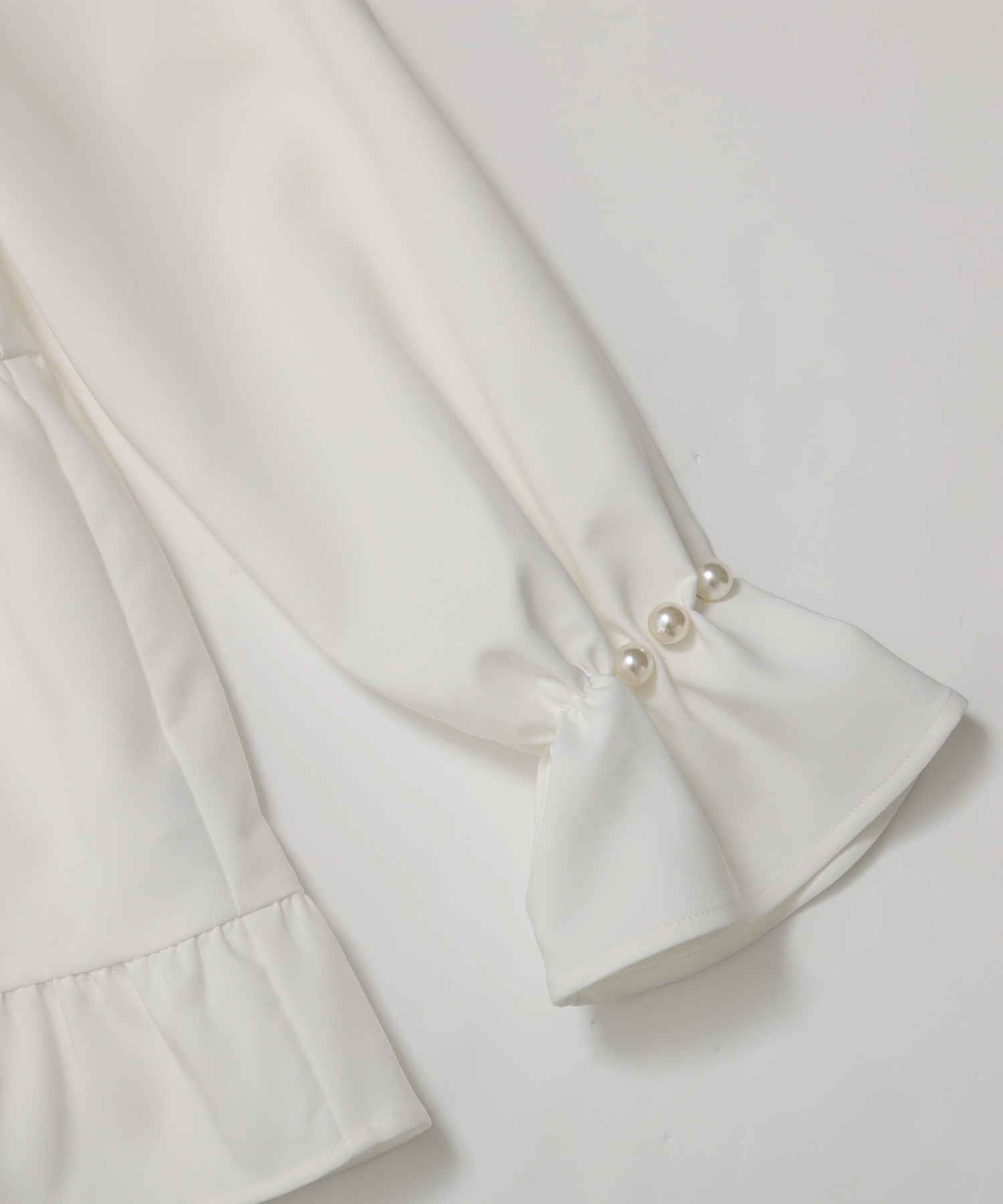 タックパール袖ティアードトップス