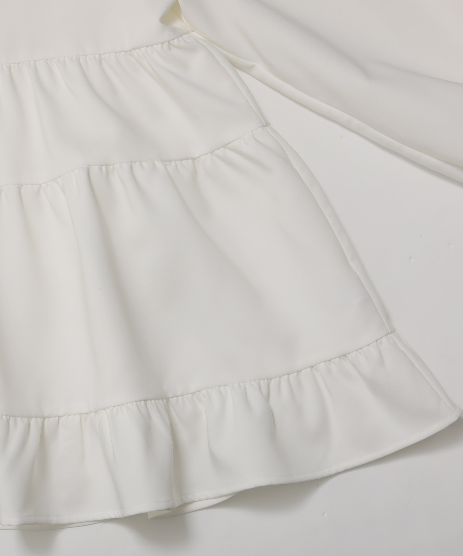 タックパール袖ティアードトップス