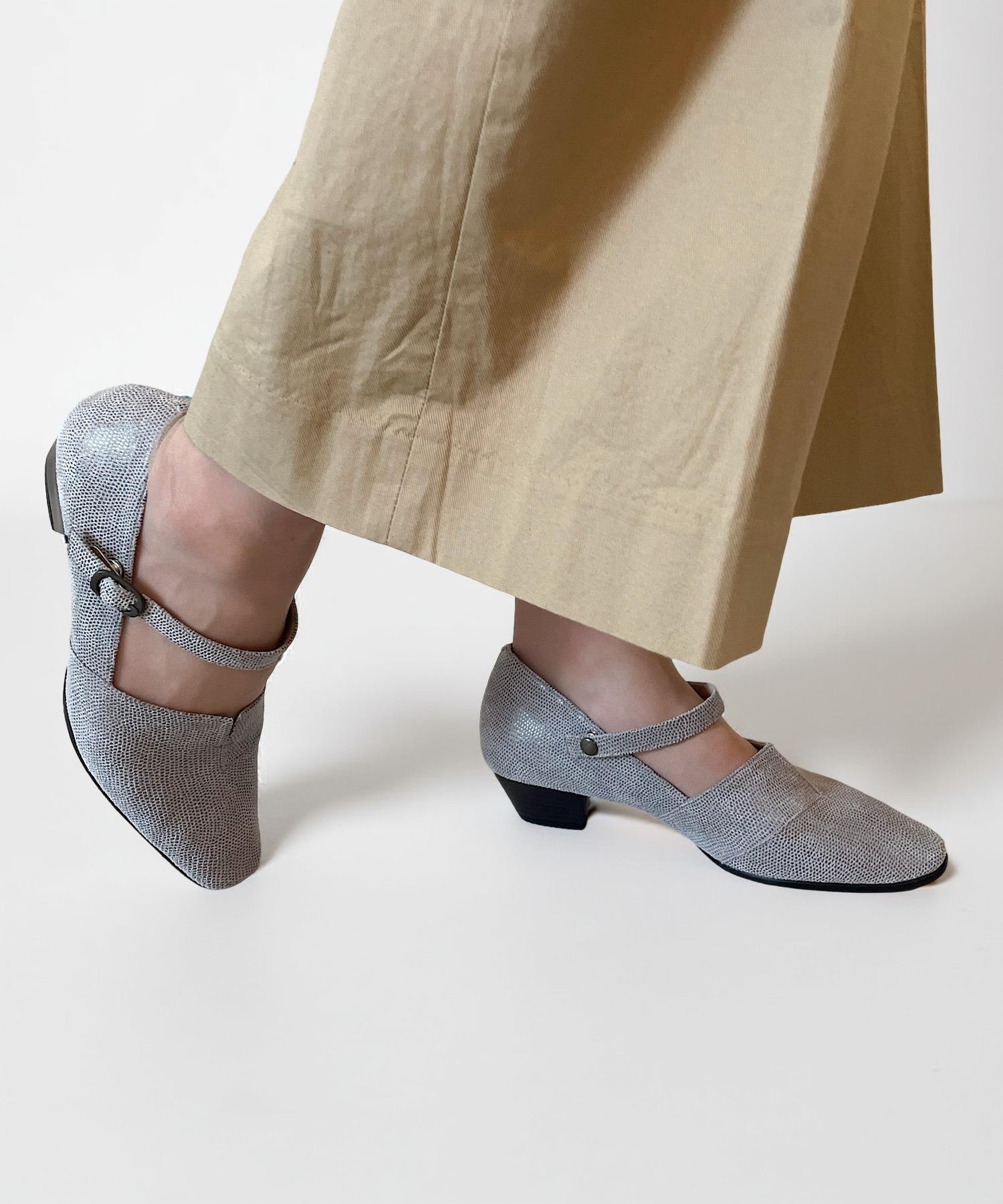 3E/日本製/本革/軽量/190g】2wayストラップパンプス blanc/bleu