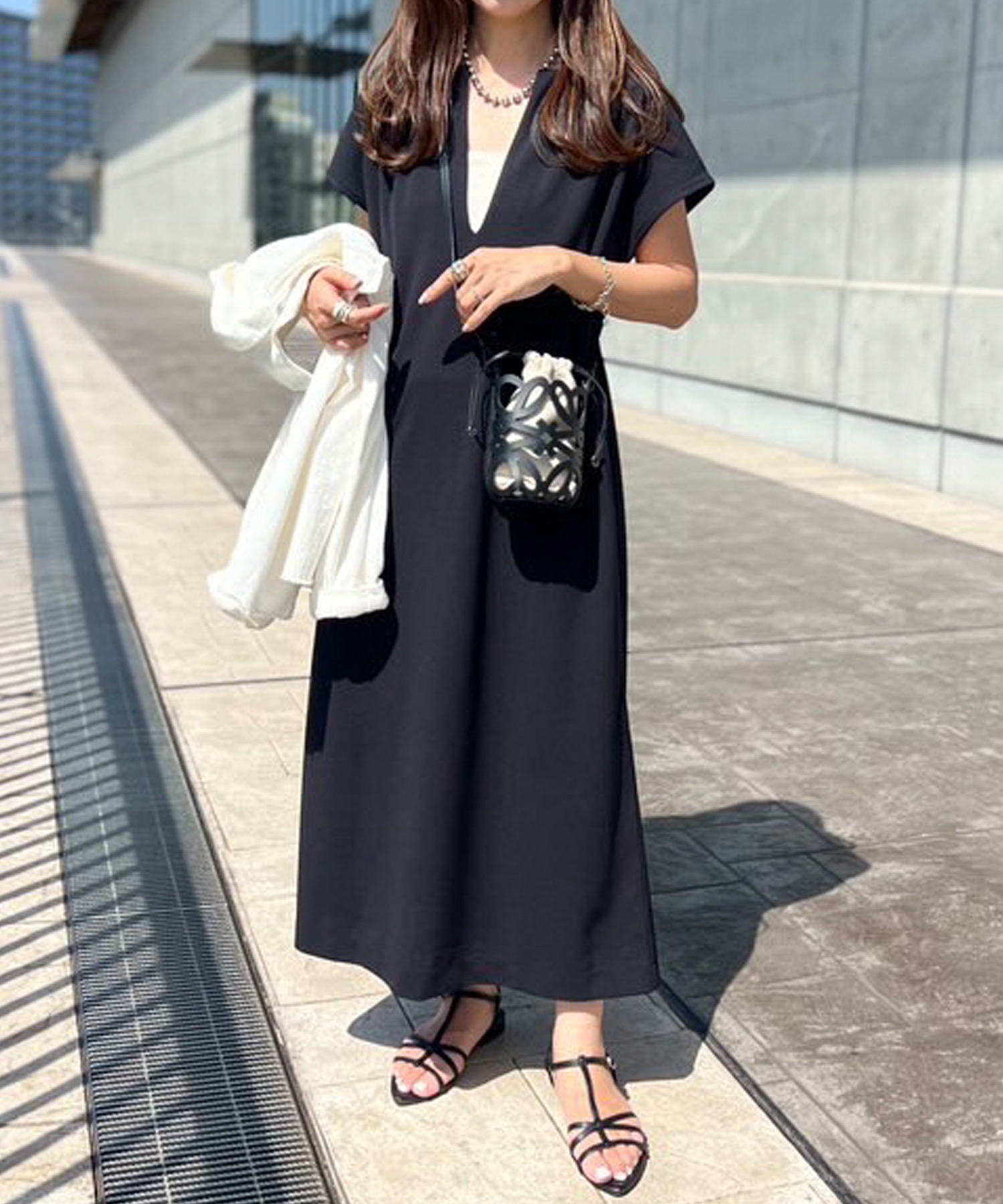 キーネックカットジョーゼットワンピース Emma Taylor│STYLEDOOR