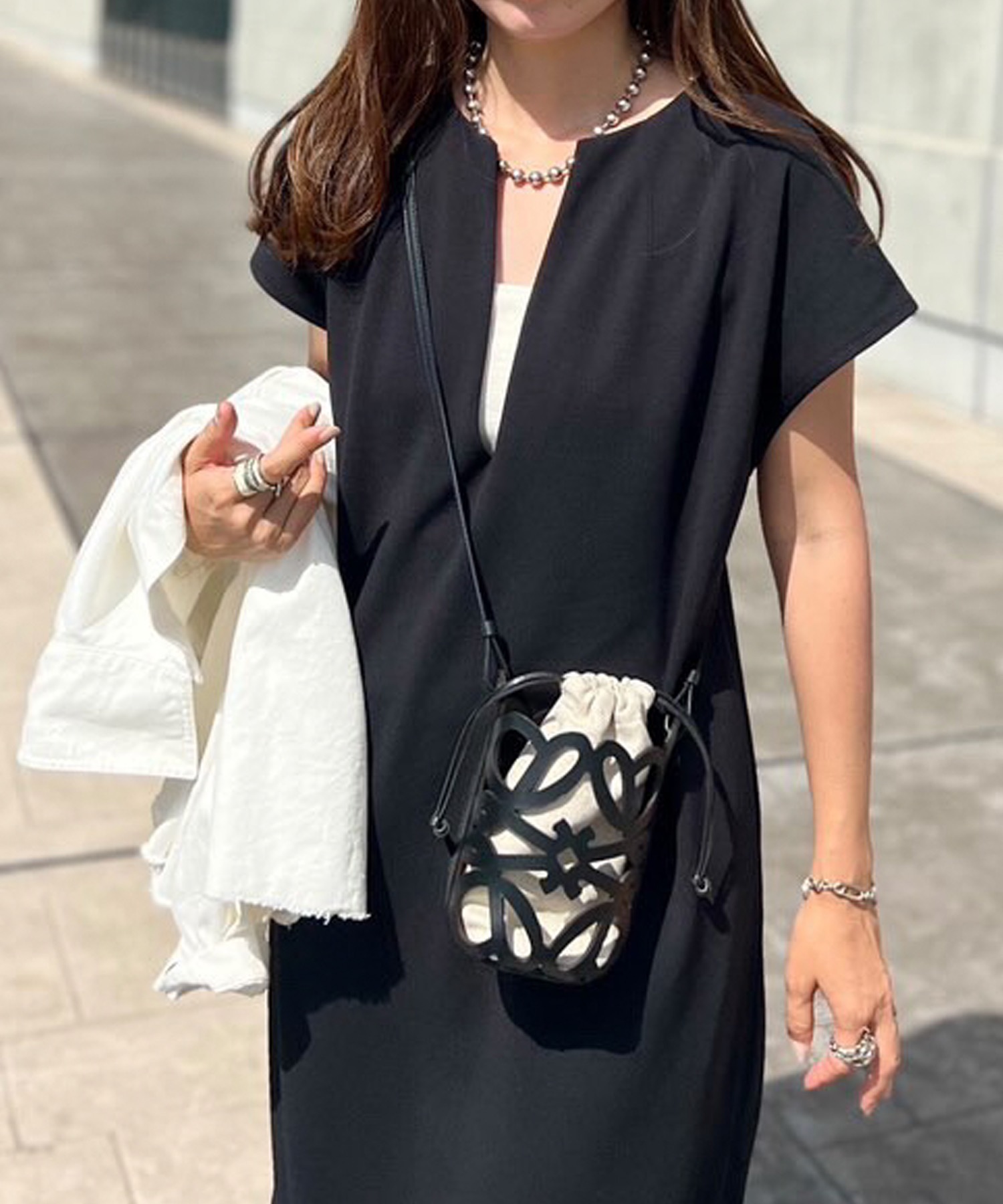 キーネックカットジョーゼットワンピース Emma Taylor│STYLEDOOR