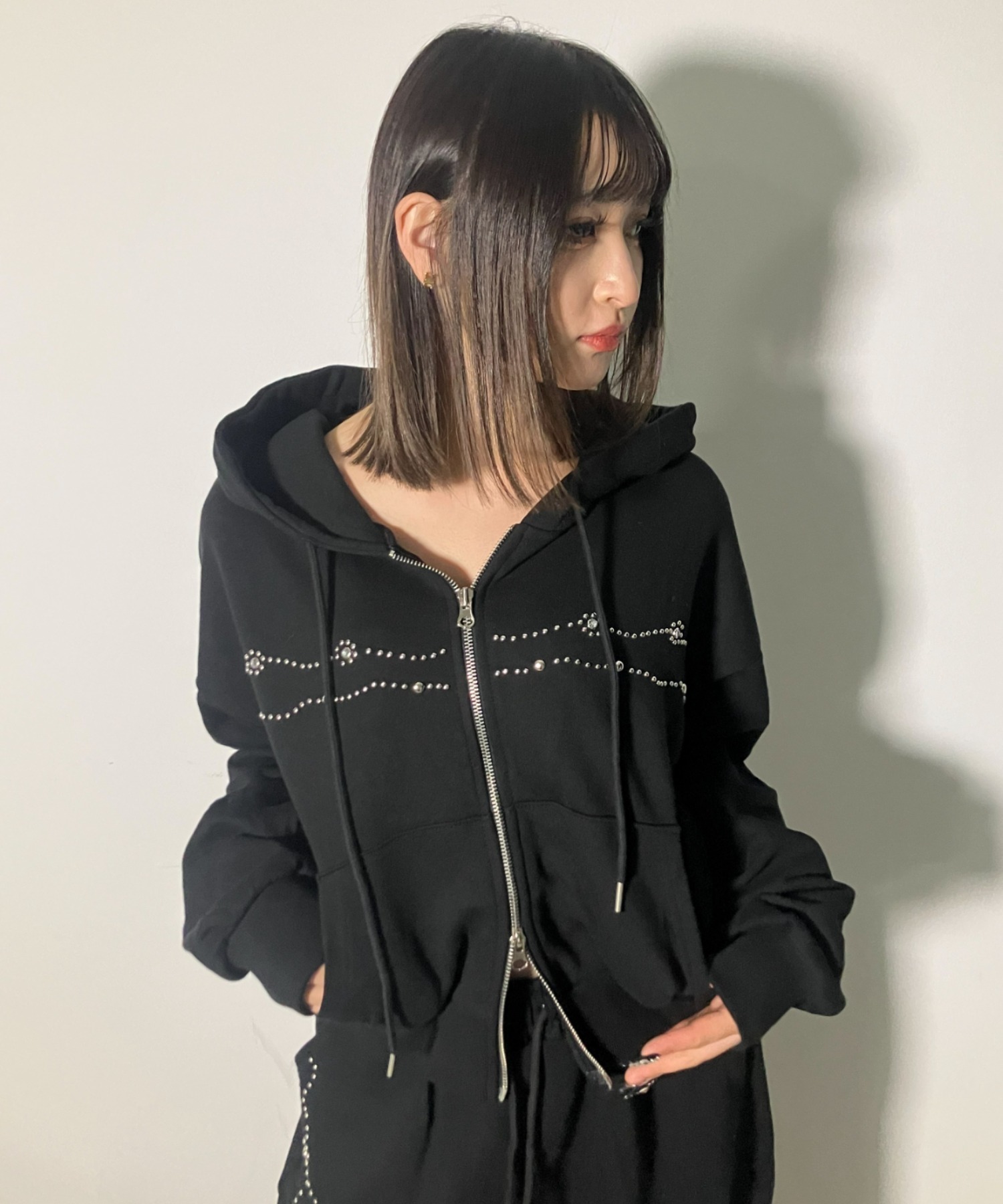 BALMAIN クロップドパーカー ブラック レア 美品！BALMAIN クロップドパーカー フーディー スウェット ロゴ