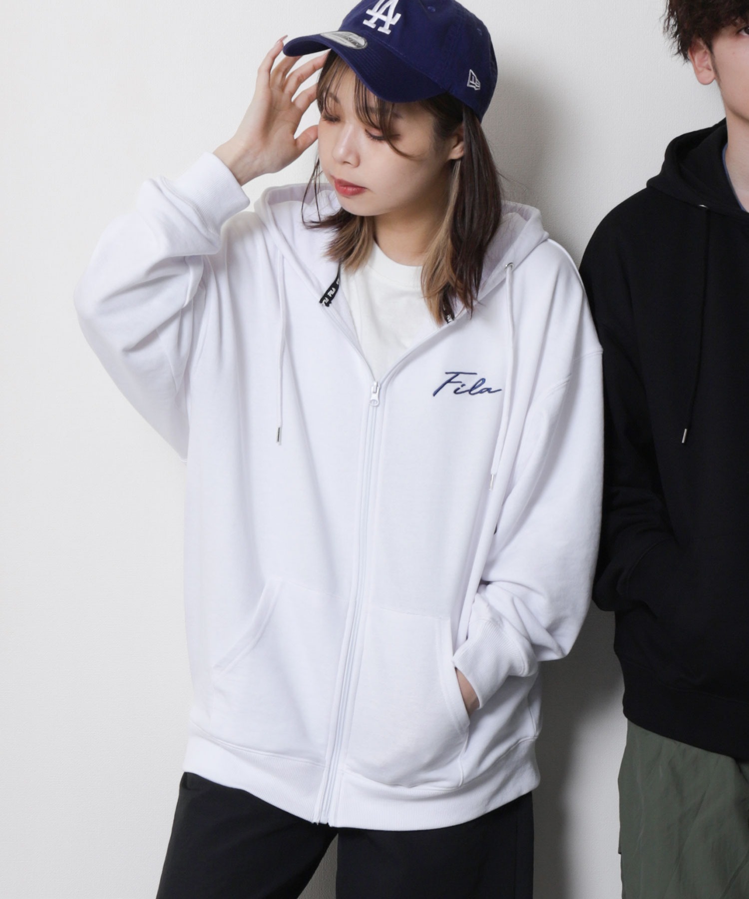 FILA — однотонная футболка с логотипом, внутренняя подкладка, длинный рукав, джип‑парка