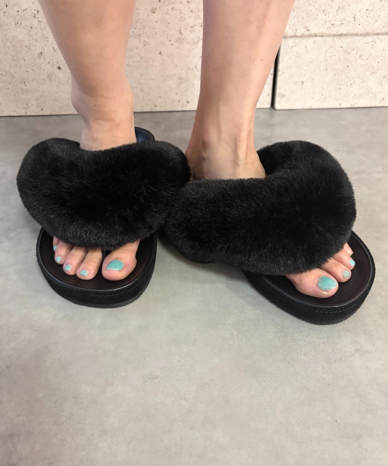 ブラックファーサンダル フェイクファーサンダル Jeffrey Campbell│Jeffrey Campbell OFFICIAL