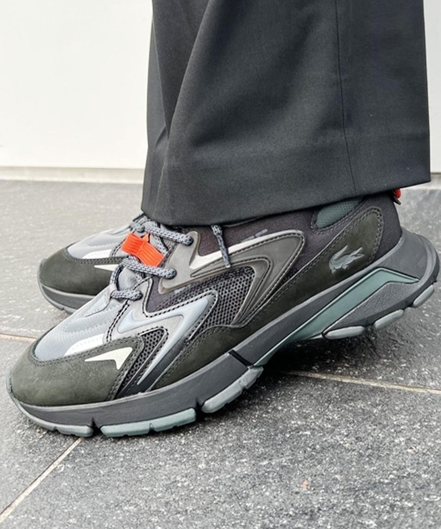 メンズ L003 NEO TECH 224 1 SMA 厚底スニーカー