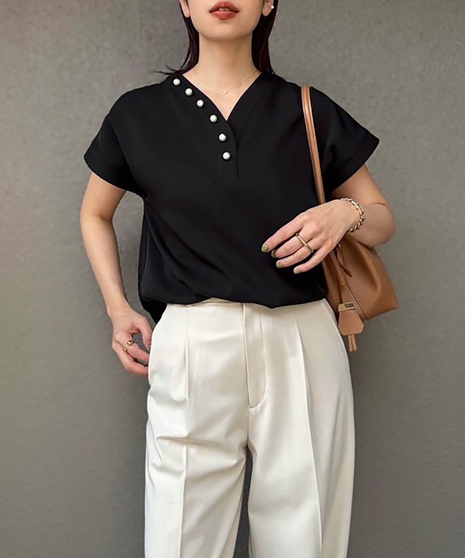 パール釦Vネックステッチワークブラウス Emma Taylor│STYLEDOOR