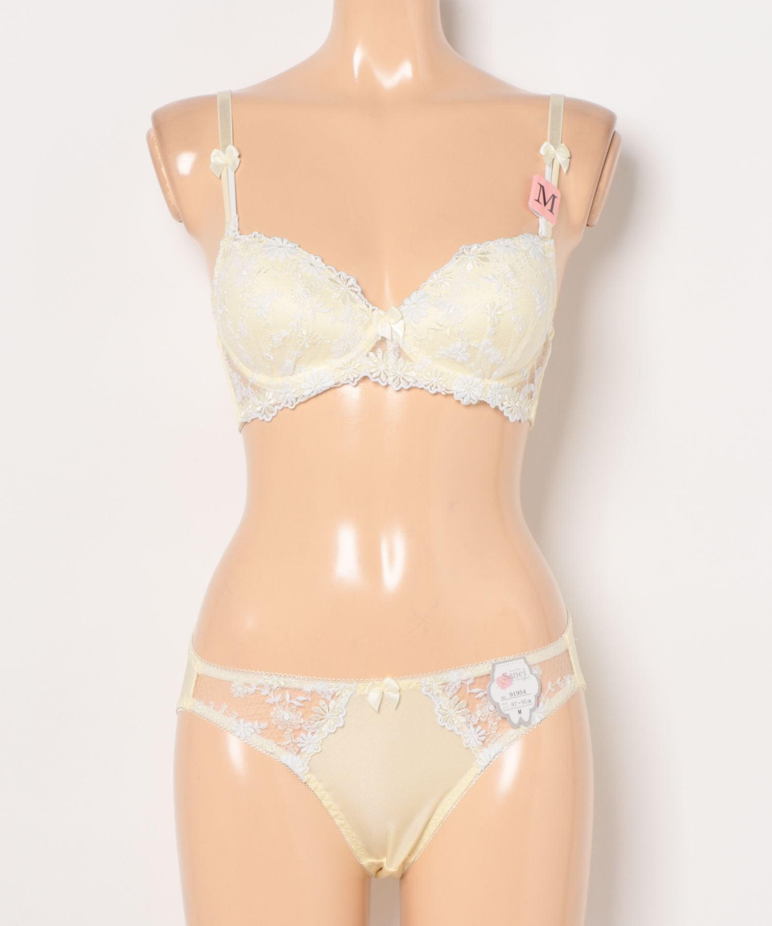 ﾄﾙｿｰ:B78 W59 H85  着用サイズ：M