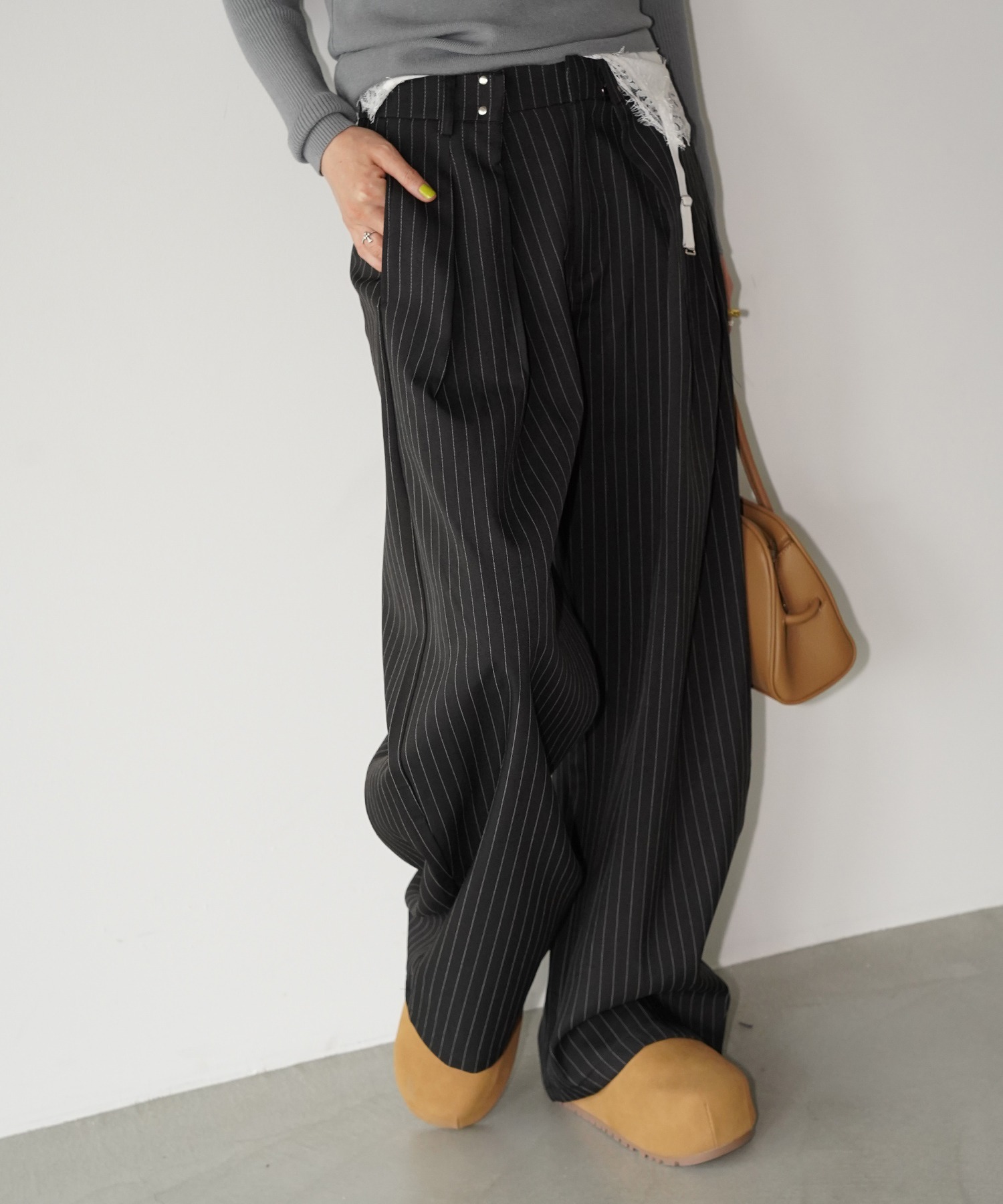 【pas de calais】綿麻ストライプワイドパンツ✴︎ブラック ピンストライプワイドパンツ chw26a138-ファッション通販サイト