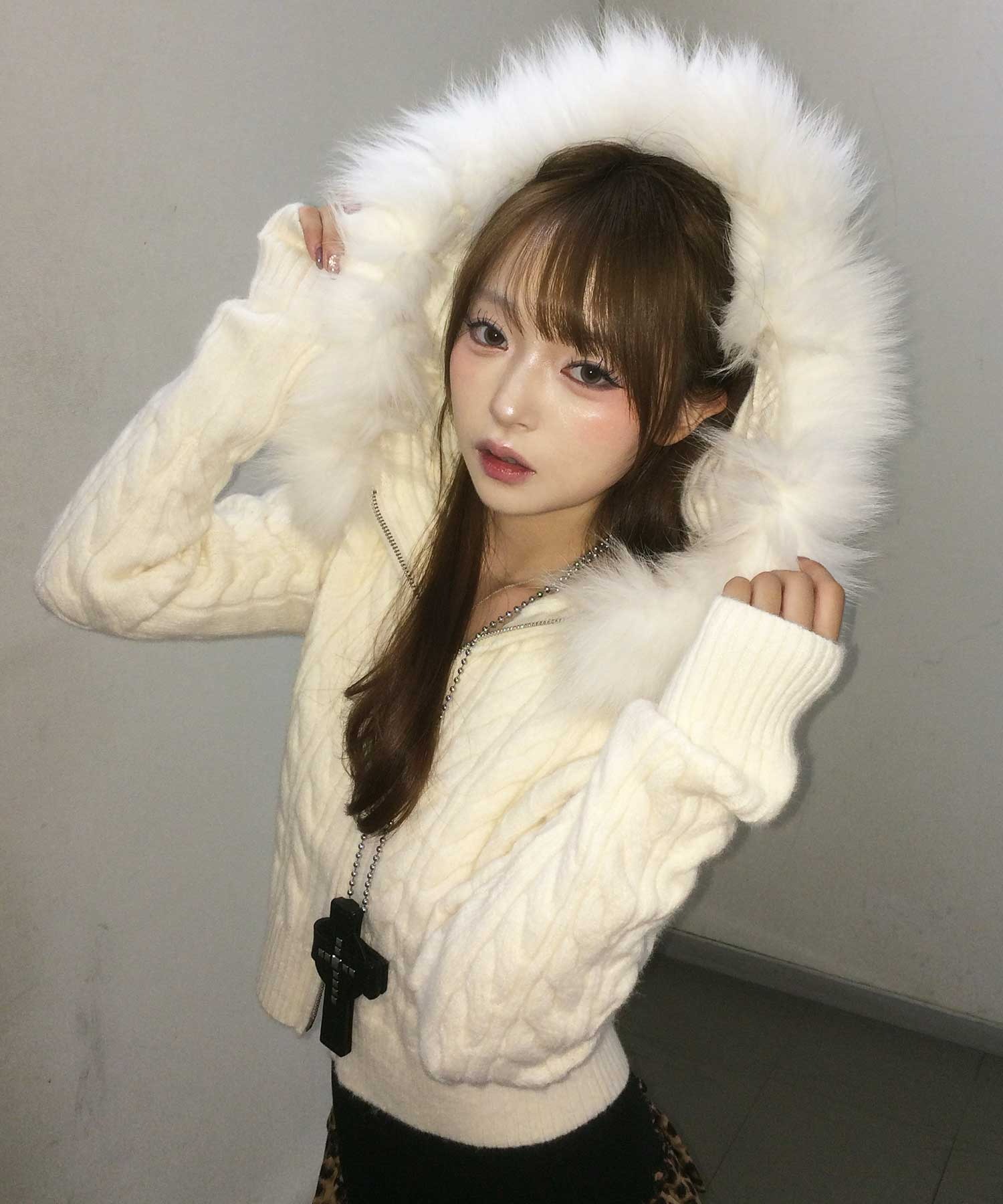 A'GEM/9 × .kom 『.KOM/ドットケーオーエム』 Faux Fur Hooded Cropped