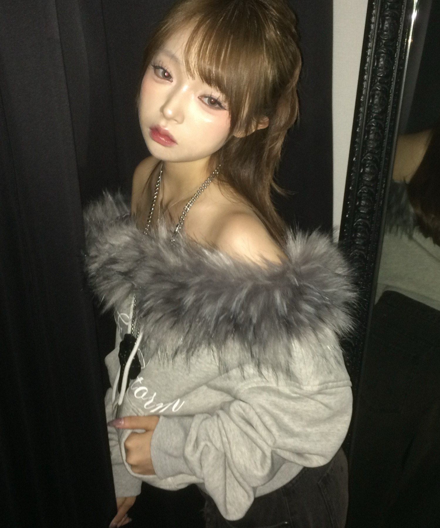 A'GEM/9 × .kom 『.KOM/ドットケーオーエム』 Faux Fur Off-Shoulder
