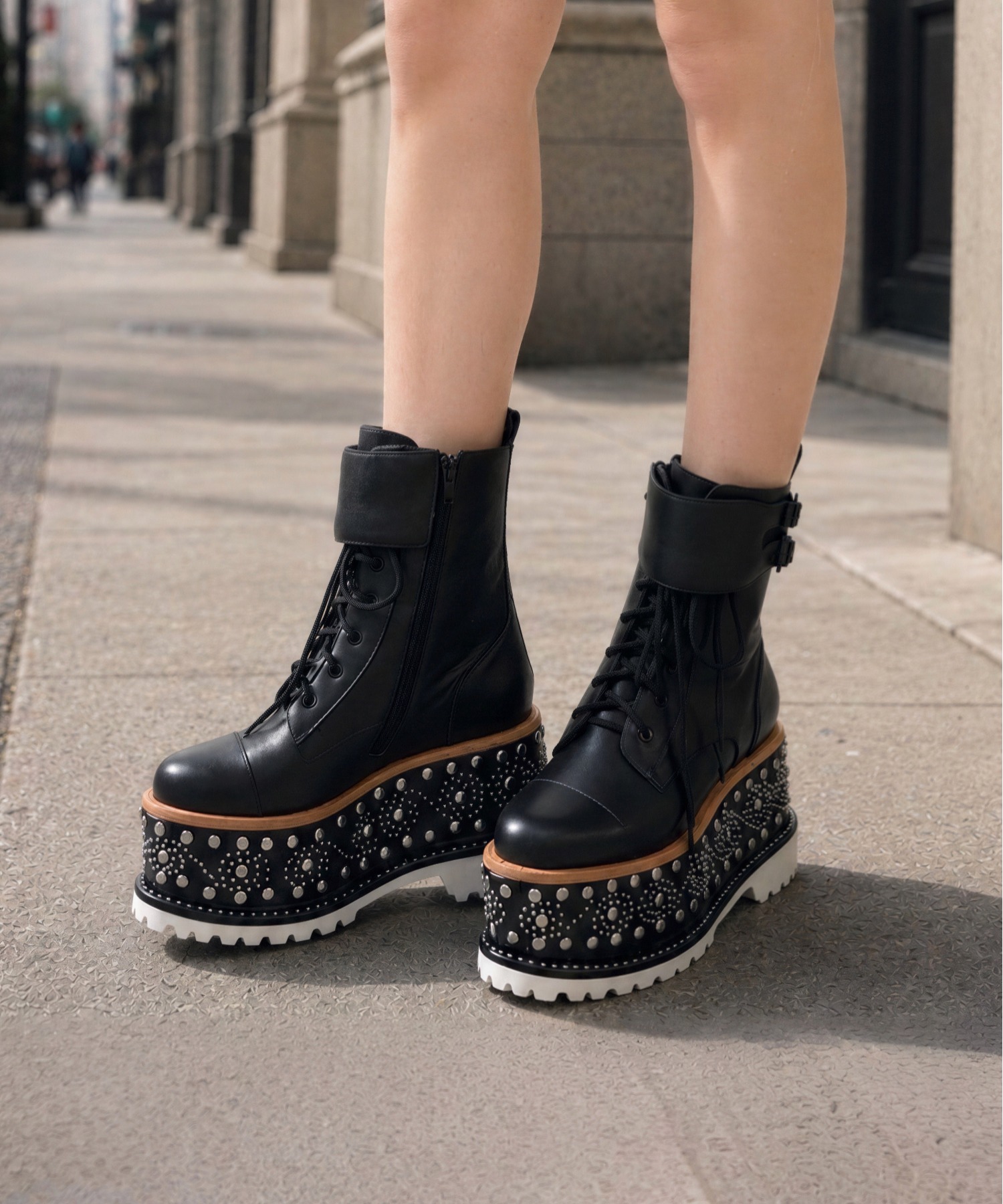 Jeffrey Campbell スクロールヒール レースアップブーツ スタッズデザイン 厚底レースアップブーツ Jeffrey Campbell│Jeffrey