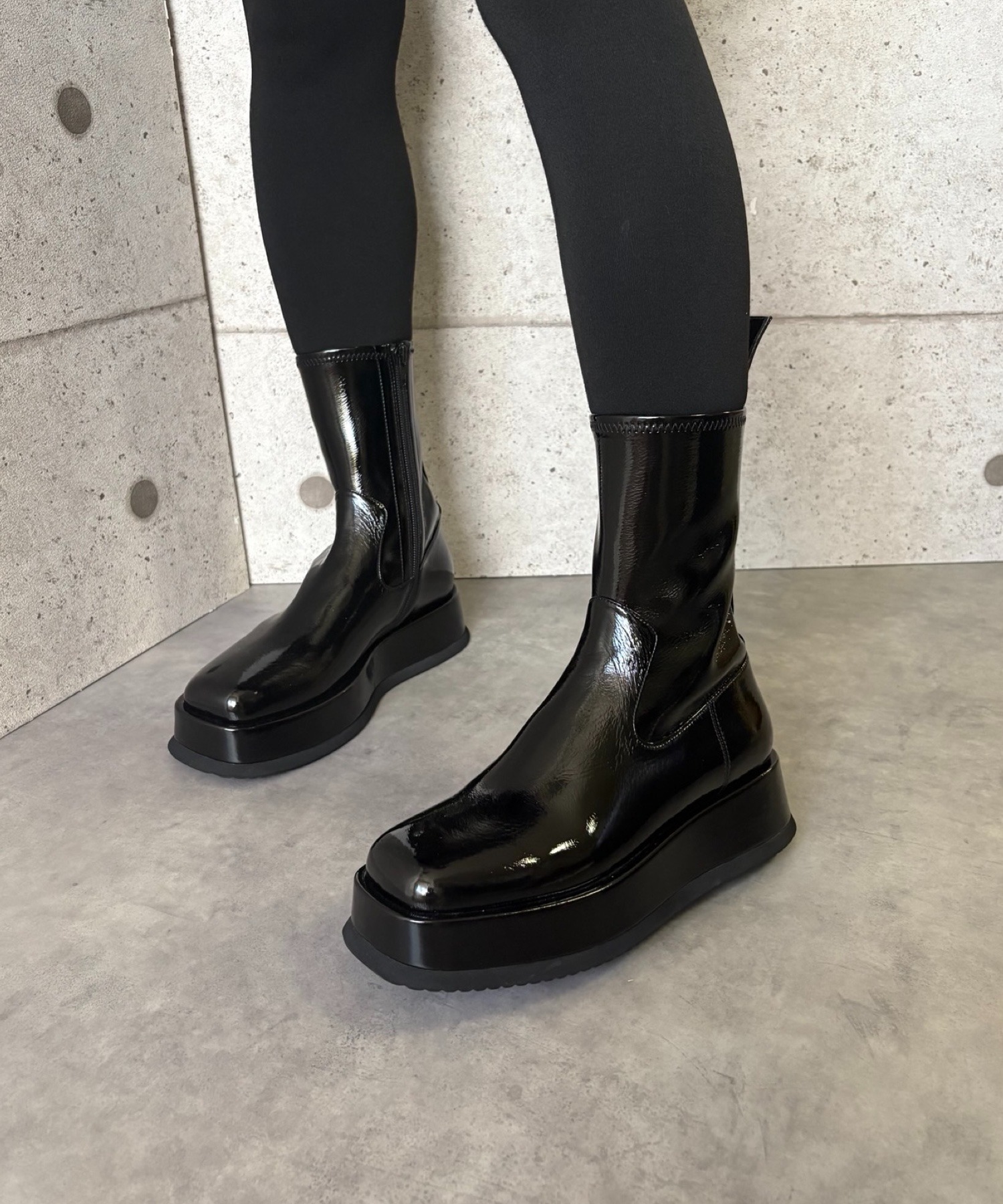 スクエアトゥ 厚底ショートブーツ Jeffrey Campbell│Jeffrey Campbell