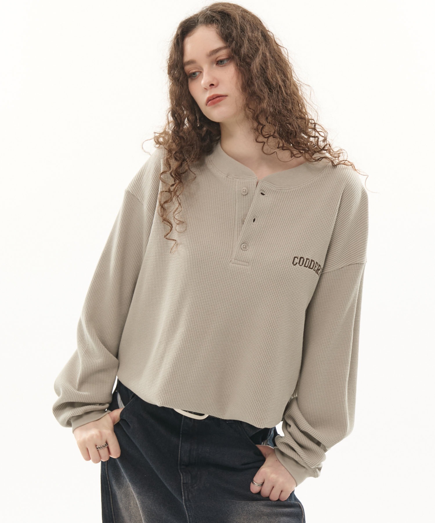 CODDERR】アーチロゴ刺繍 ドローコード ヘンリーネック サーマル長袖T