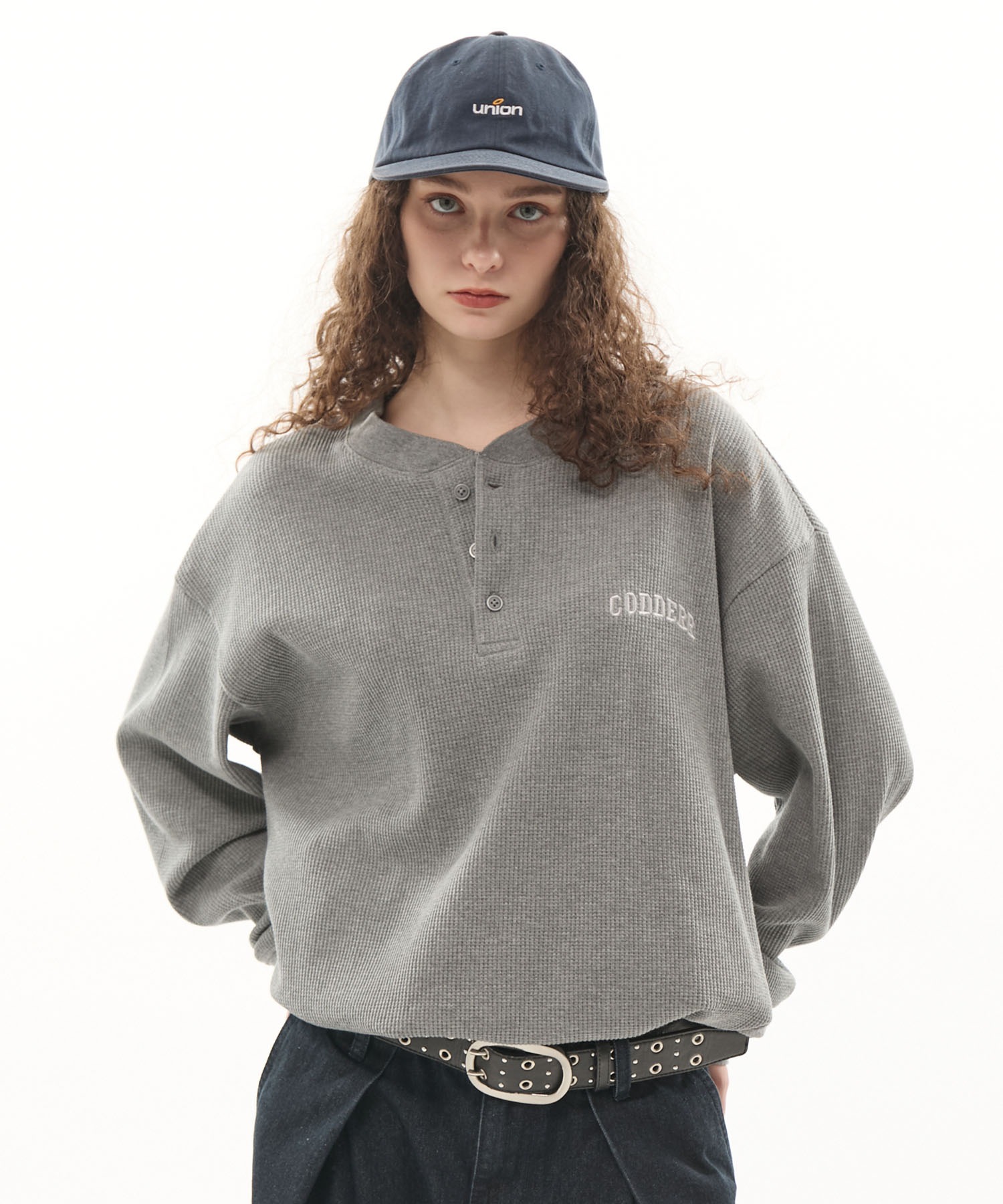 CODDERR】アーチロゴ刺繍 ドローコード ヘンリーネック サーマル長袖T