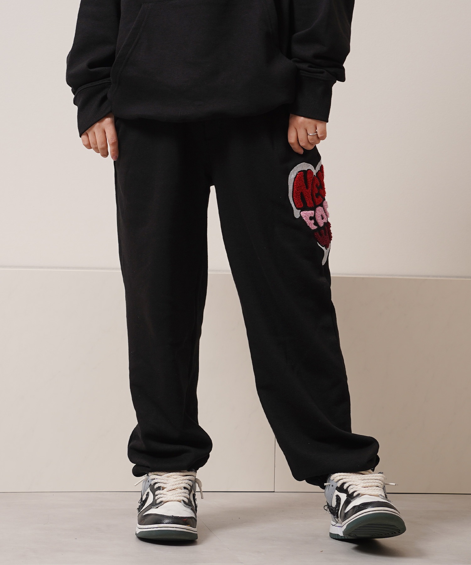 ハート サガラ刺繍 スウェットパンツ【セットアップ 可能】/ Heart Sagara Embroidery Sweatpants